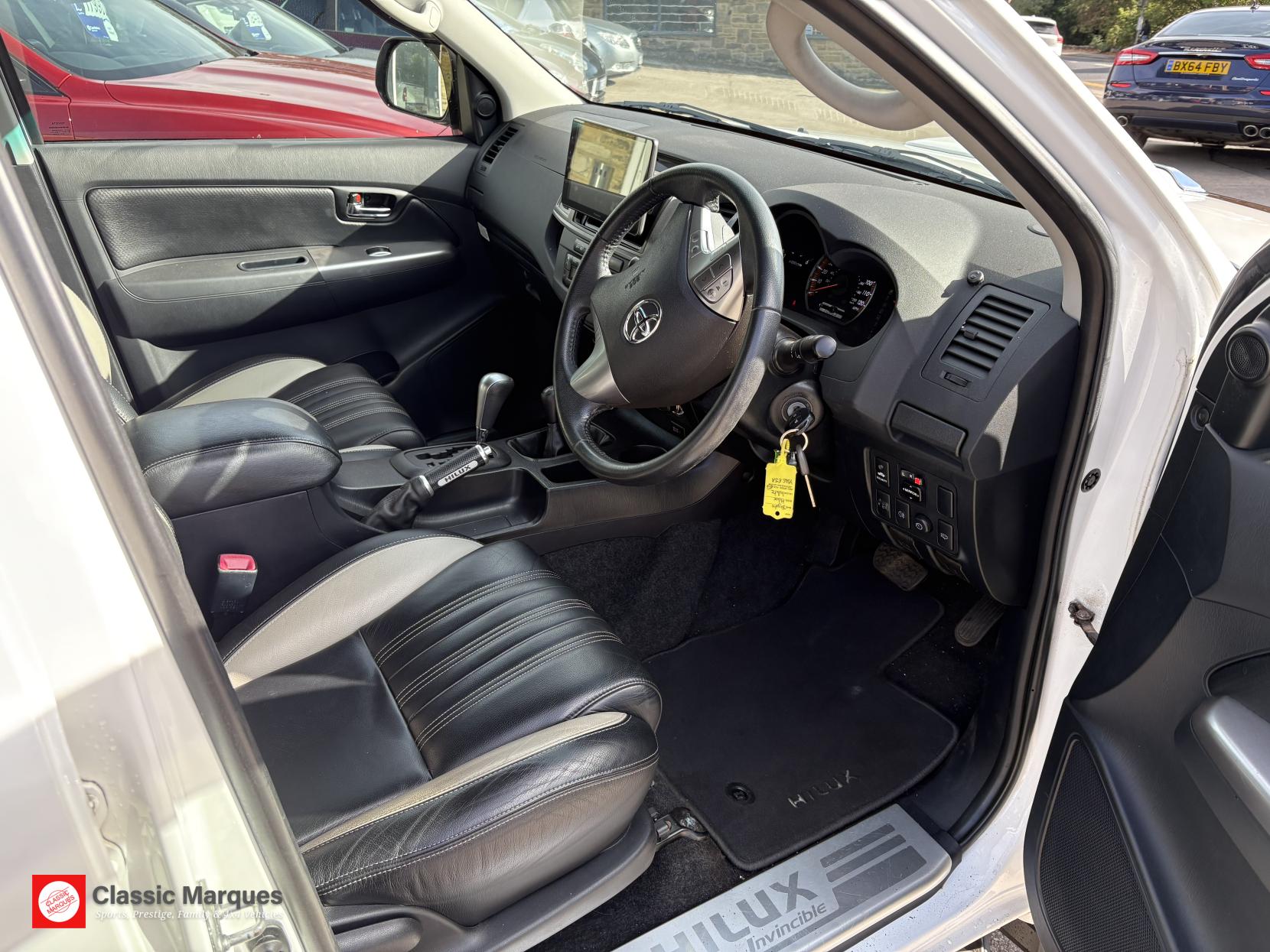 Toyota Hilux 3.0 D-4D Invincible X Pickup Double Cab 4dr Diesel Auto 4WD Euro 5 (Hi Over) (171 ps)