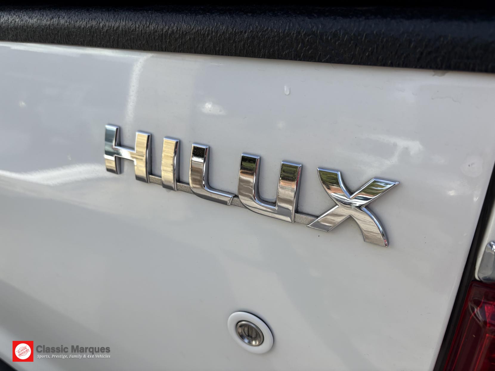 Toyota Hilux 3.0 D-4D Invincible X Pickup Double Cab 4dr Diesel Auto 4WD Euro 5 (Hi Over) (171 ps)