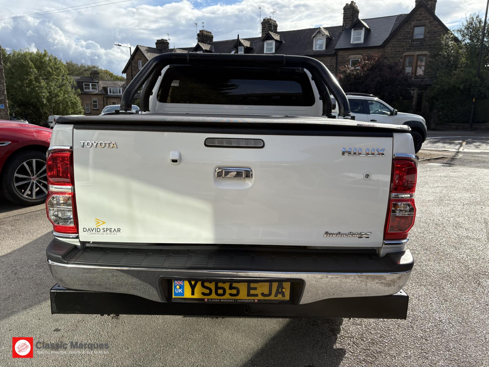 Toyota Hilux 3.0 D-4D Invincible X Pickup Double Cab 4dr Diesel Auto 4WD Euro 5 (Hi Over) (171 ps)