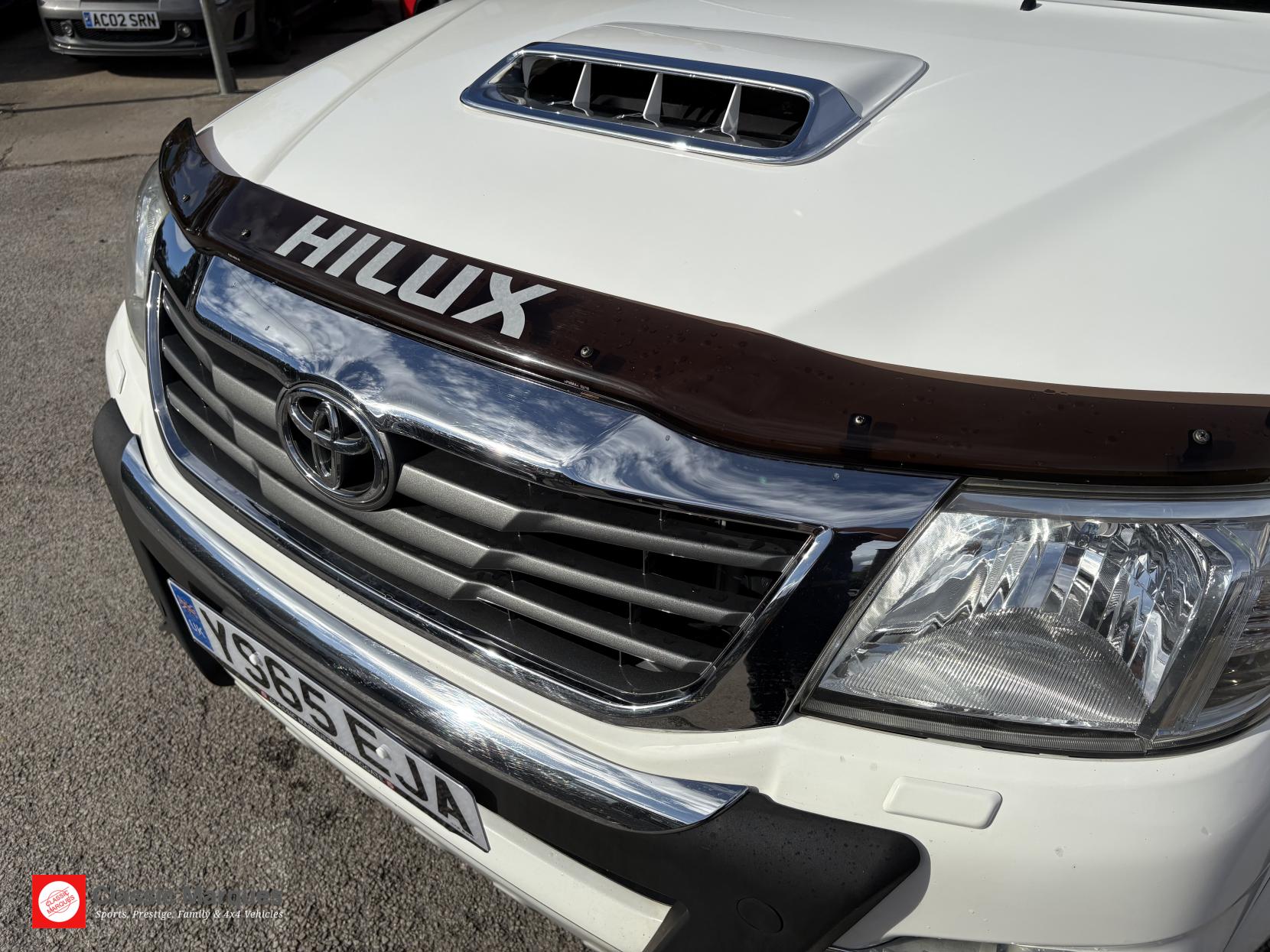 Toyota Hilux 3.0 D-4D Invincible X Pickup Double Cab 4dr Diesel Auto 4WD Euro 5 (Hi Over) (171 ps)