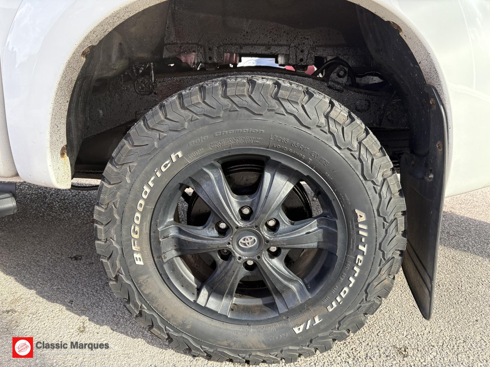 Toyota Hilux 3.0 D-4D Invincible X Pickup Double Cab 4dr Diesel Auto 4WD Euro 5 (Hi Over) (171 ps)