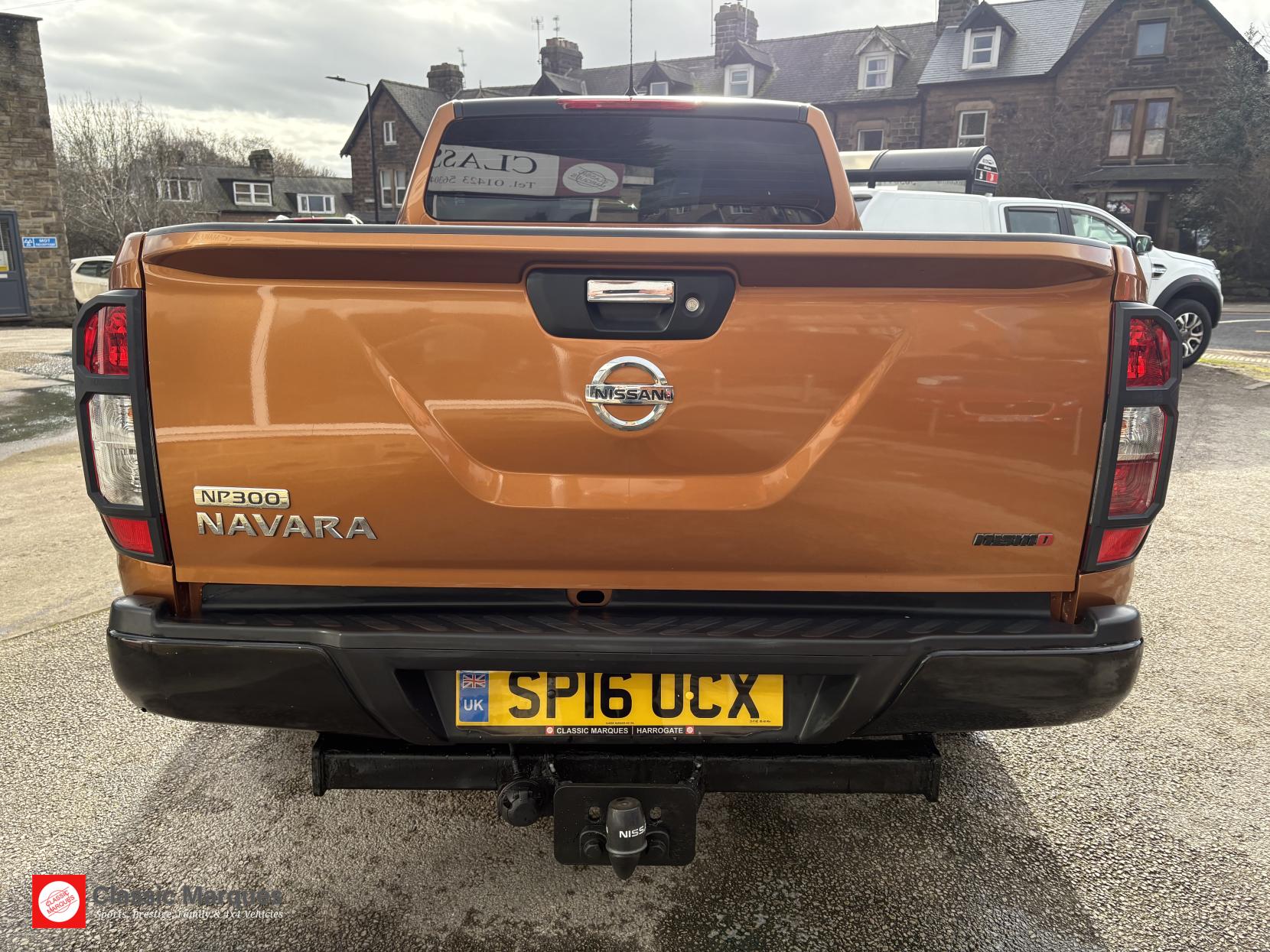 Nissan Navara 2.3 dCi Acenta King Pickup Extended Cab 4dr Diesel Manual 4WD Euro 5 (160 ps)