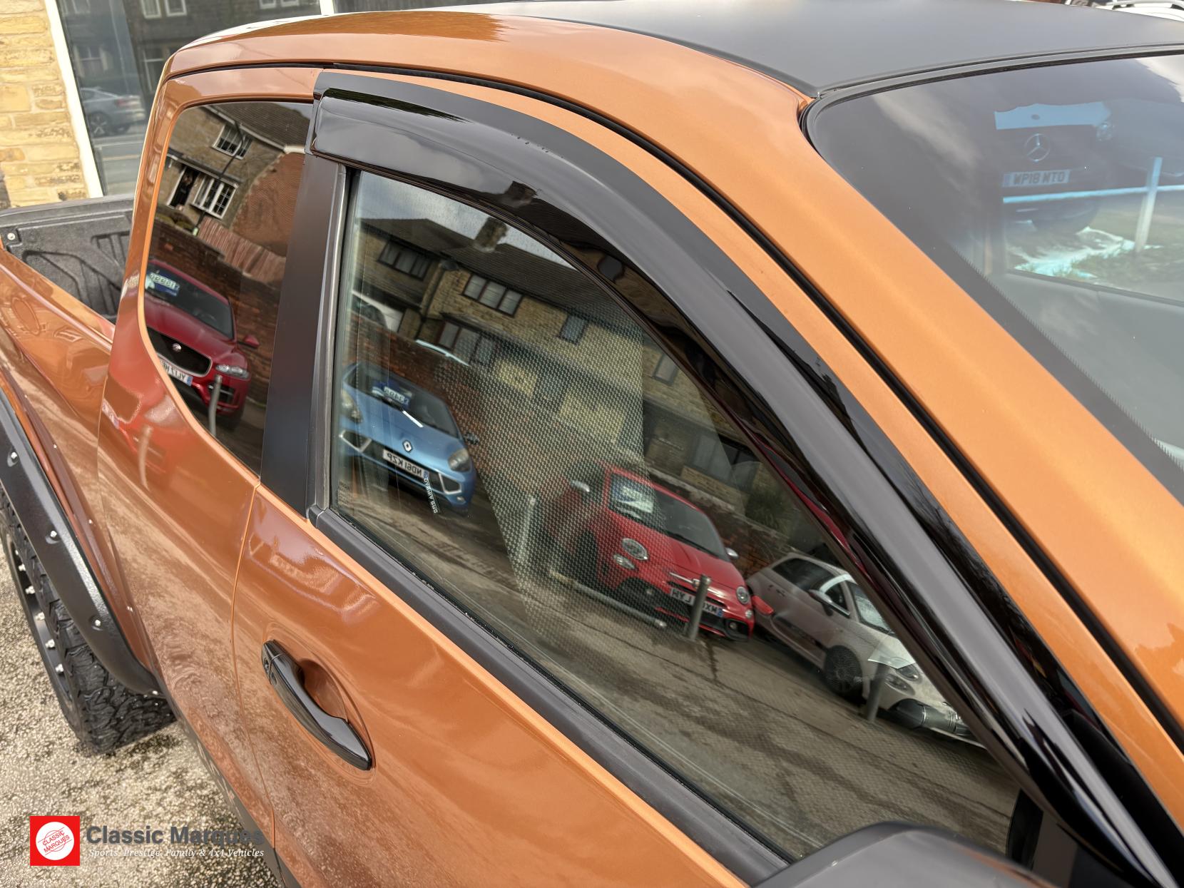 Nissan Navara 2.3 dCi Acenta King Pickup Extended Cab 4dr Diesel Manual 4WD Euro 5 (160 ps)