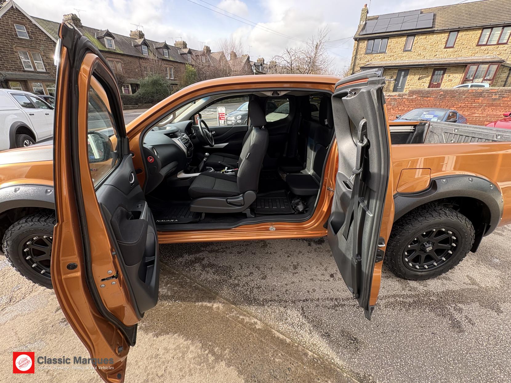 Nissan Navara 2.3 dCi Acenta King Pickup Extended Cab 4dr Diesel Manual 4WD Euro 5 (160 ps)