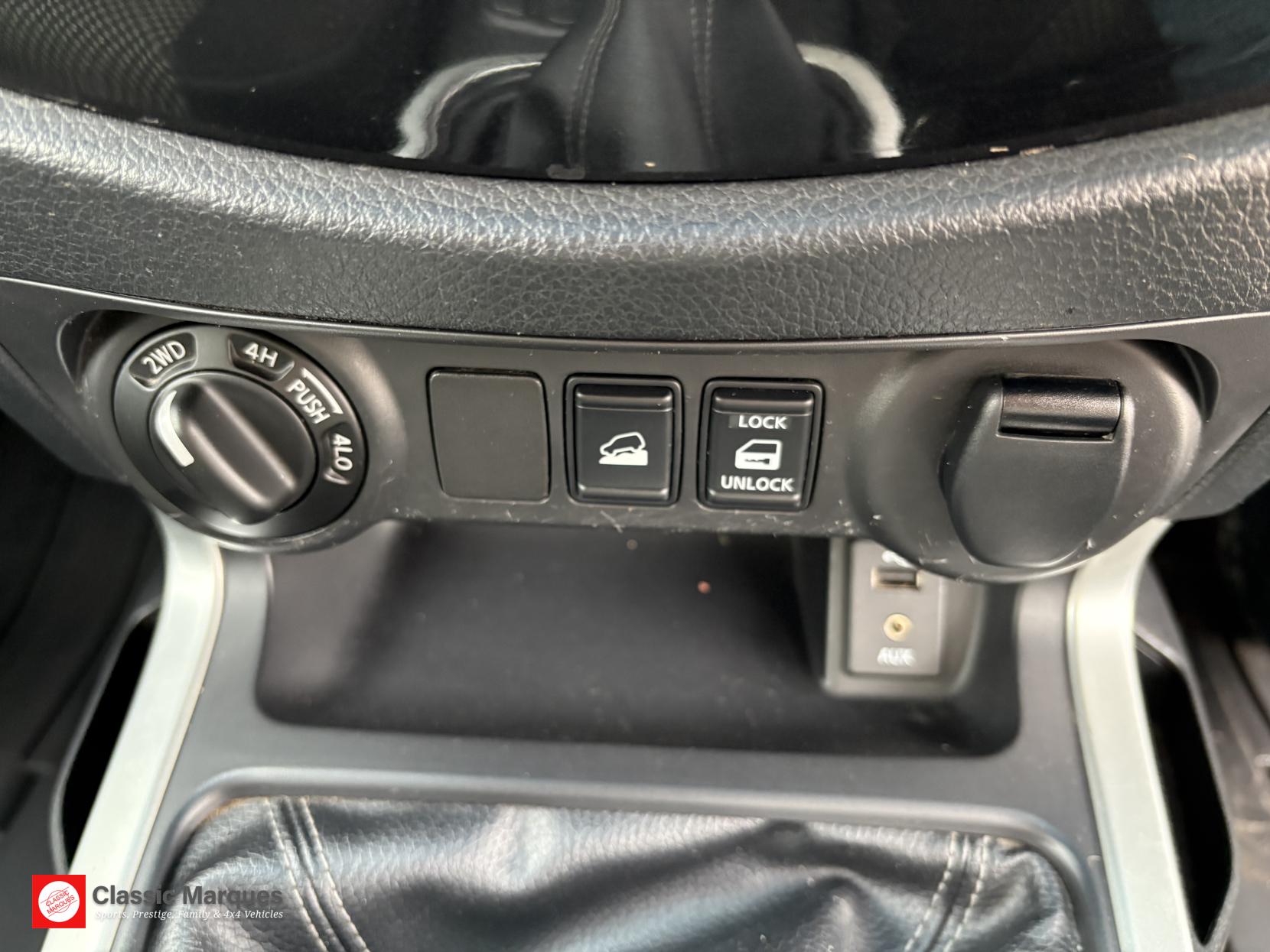 Nissan Navara 2.3 dCi Acenta King Pickup Extended Cab 4dr Diesel Manual 4WD Euro 5 (160 ps)