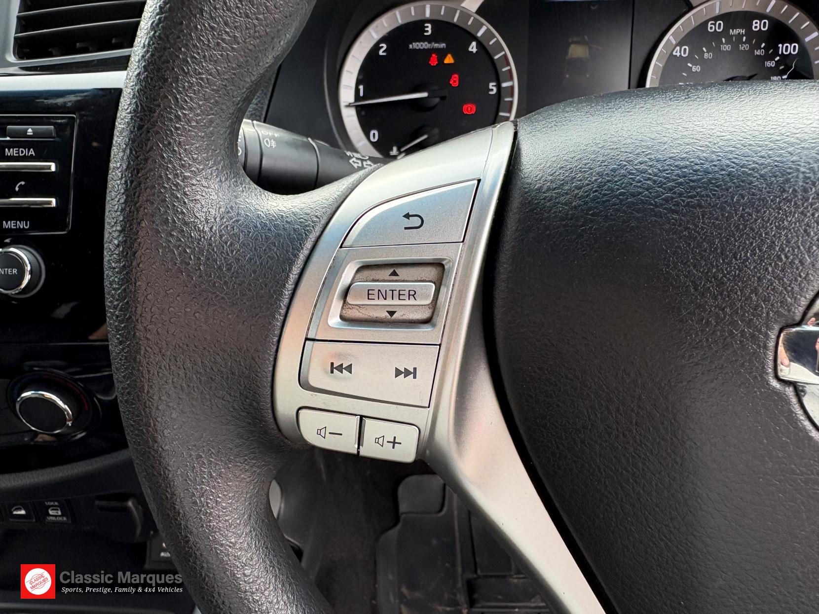 Nissan Navara 2.3 dCi Acenta King Pickup Extended Cab 4dr Diesel Manual 4WD Euro 5 (160 ps)