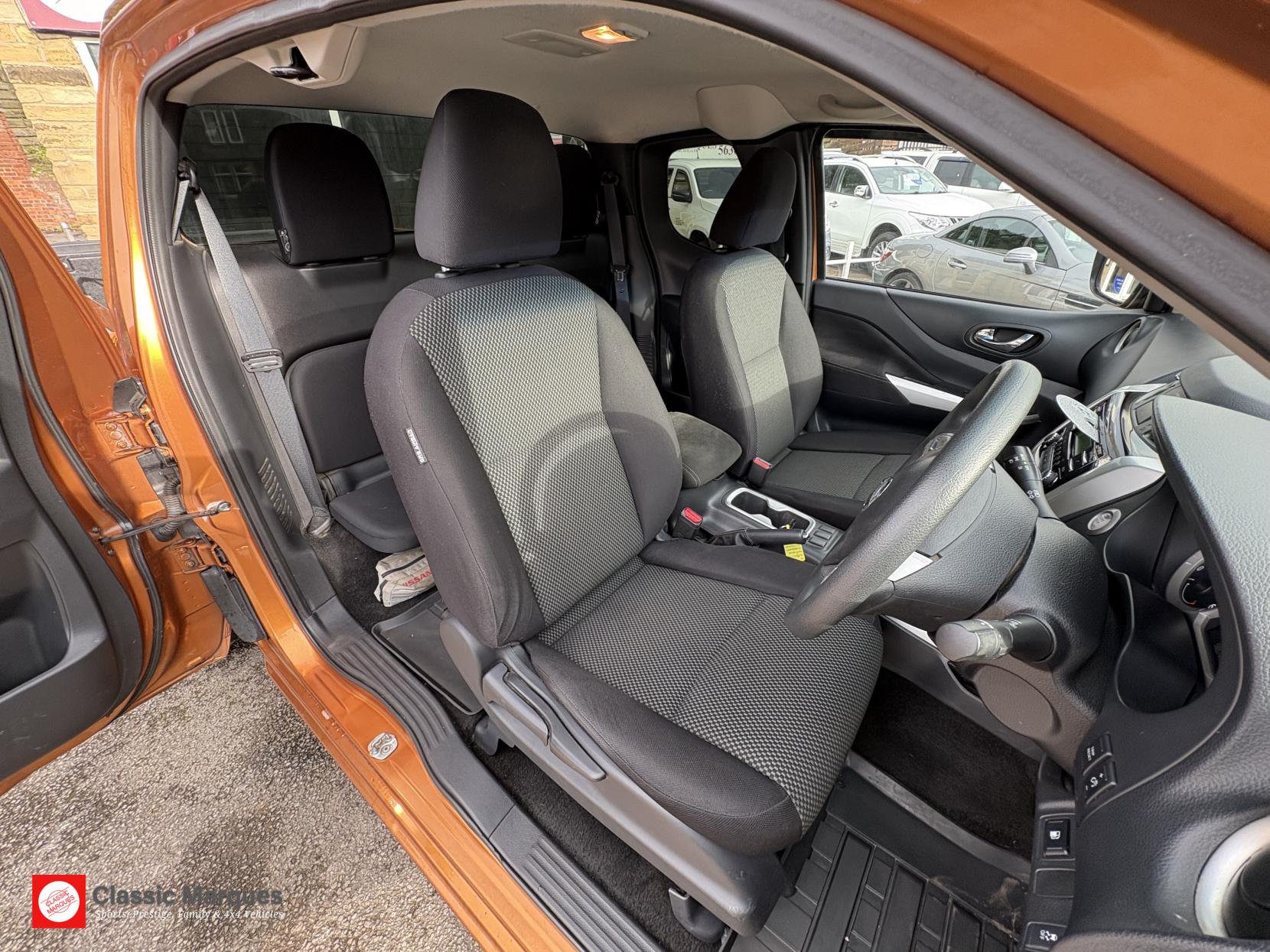 Nissan Navara 2.3 dCi Acenta King Pickup Extended Cab 4dr Diesel Manual 4WD Euro 5 (160 ps)