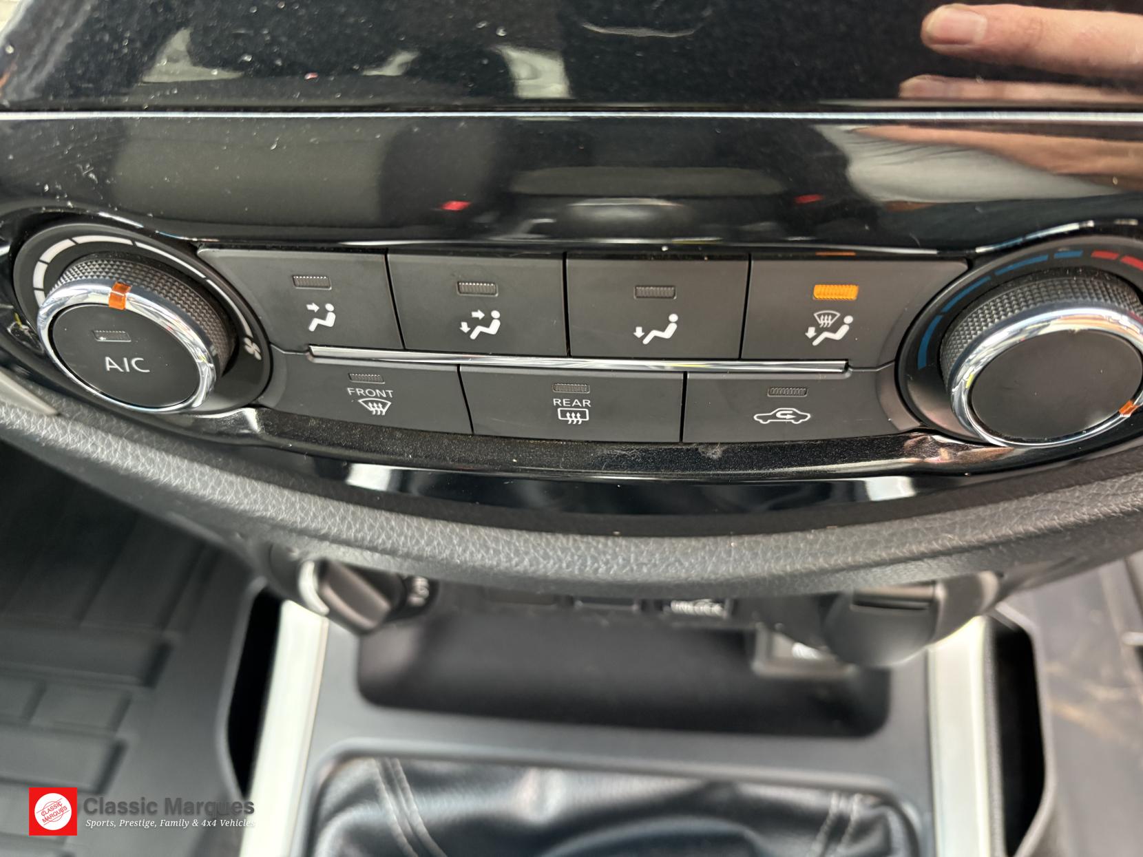 Nissan Navara 2.3 dCi Acenta King Pickup Extended Cab 4dr Diesel Manual 4WD Euro 5 (160 ps)