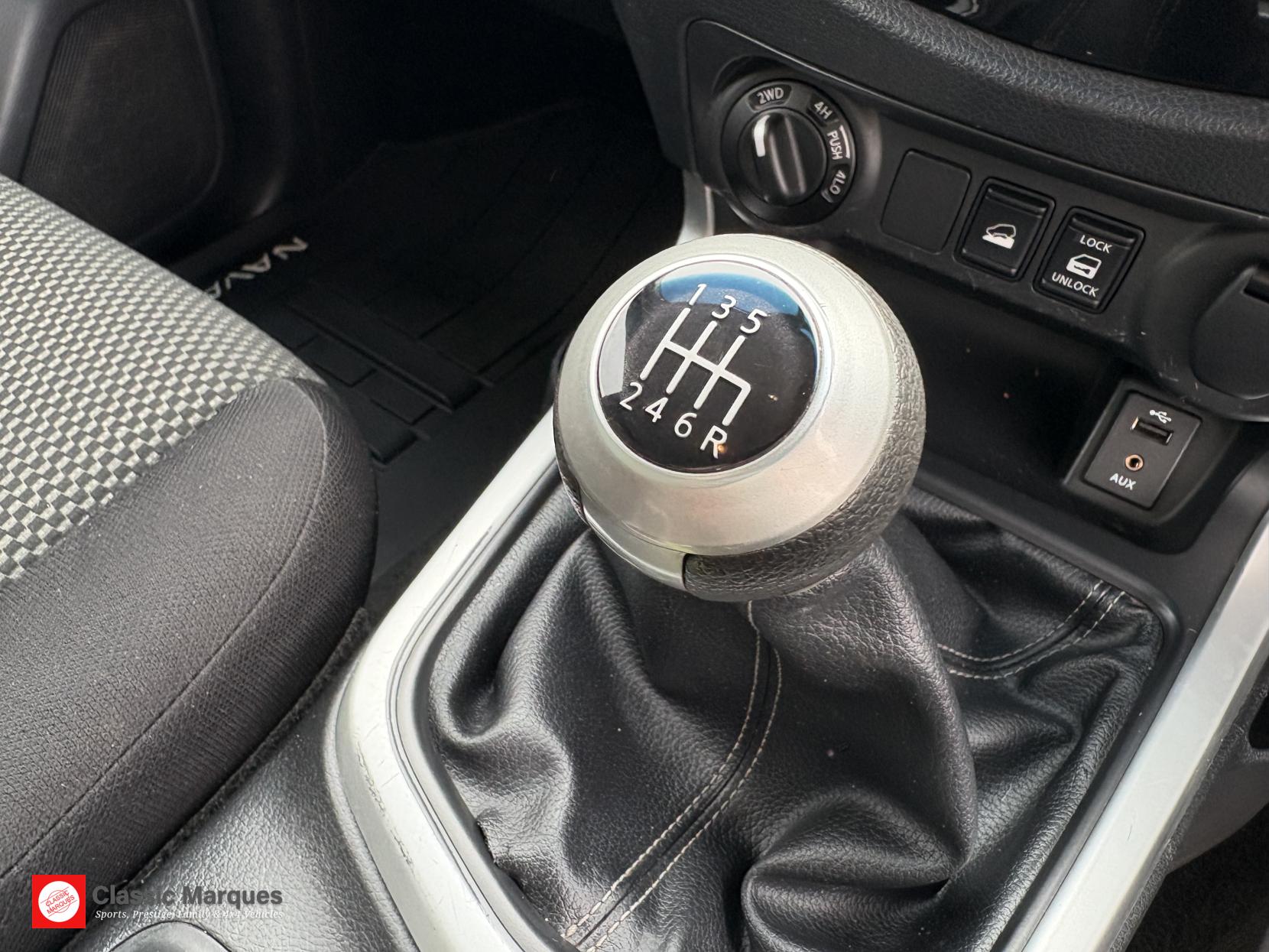 Nissan Navara 2.3 dCi Acenta King Pickup Extended Cab 4dr Diesel Manual 4WD Euro 5 (160 ps)