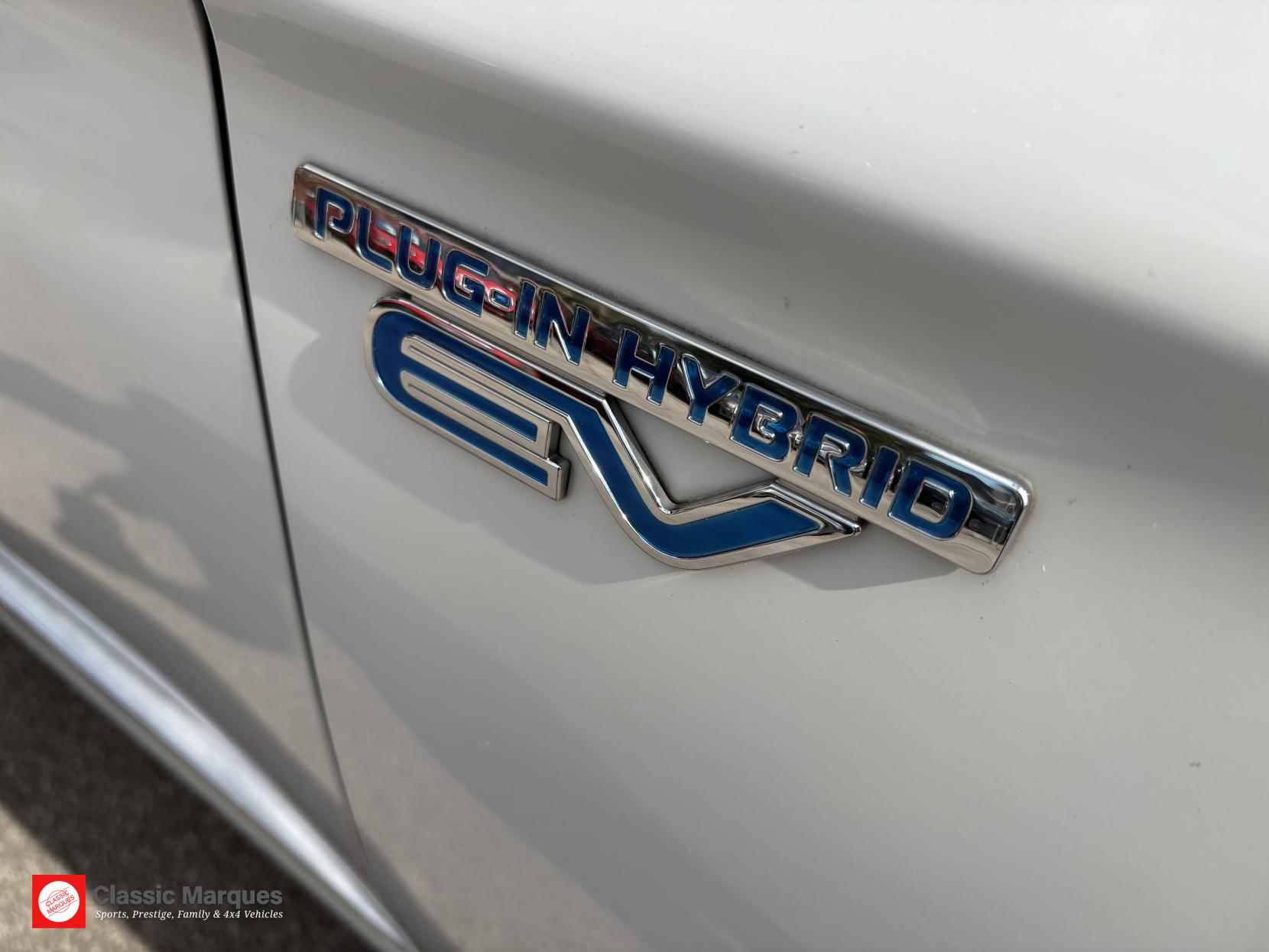 Mitsubishi Outlander 2.0h 12kWh GX4hs SUV 5dr Petrol Plug-in Hybrid CVT 4WD Euro 6 (s/s) (200 ps)