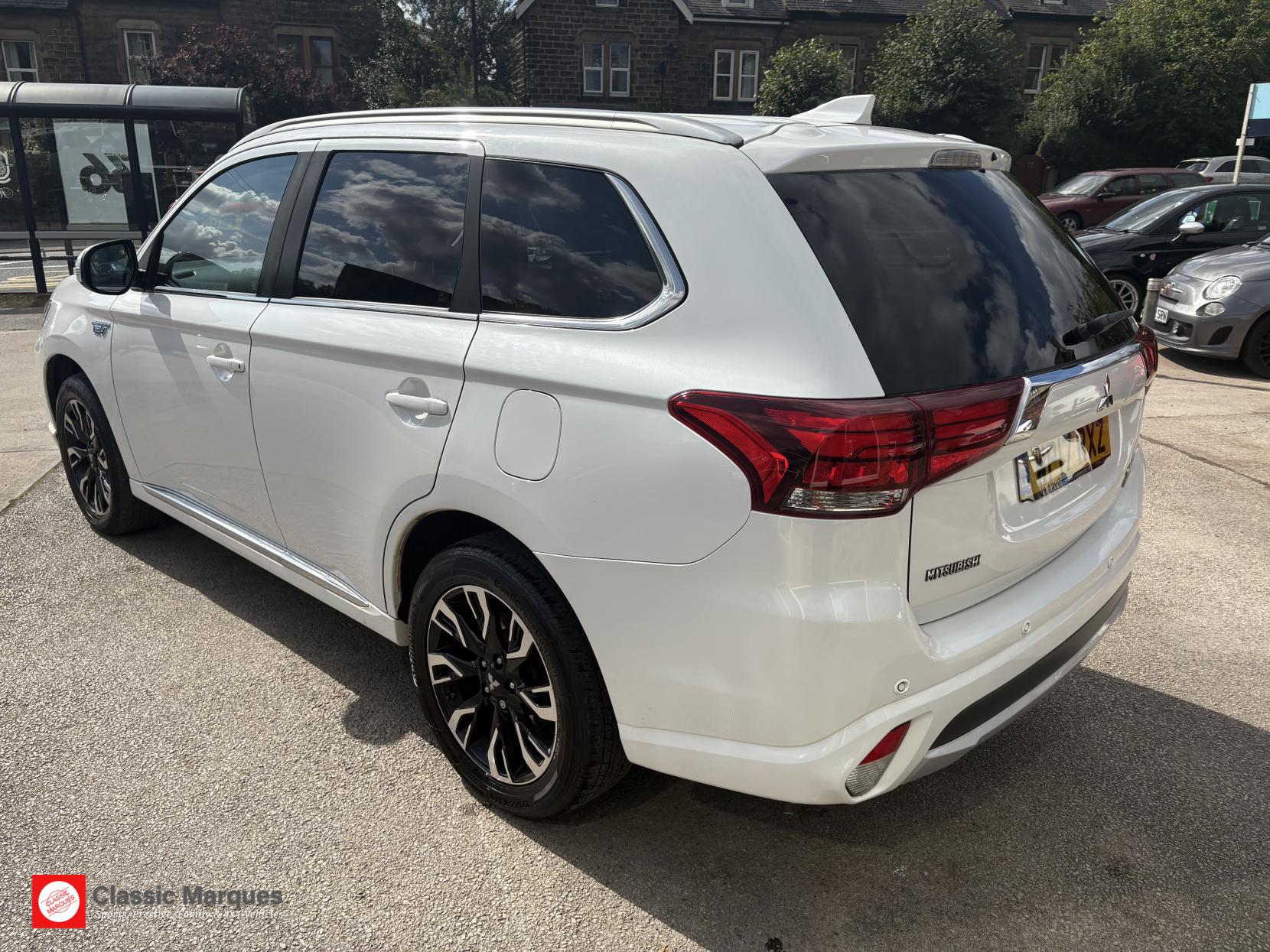 Mitsubishi Outlander 2.0h 12kWh GX4hs SUV 5dr Petrol Plug-in Hybrid CVT 4WD Euro 6 (s/s) (200 ps)