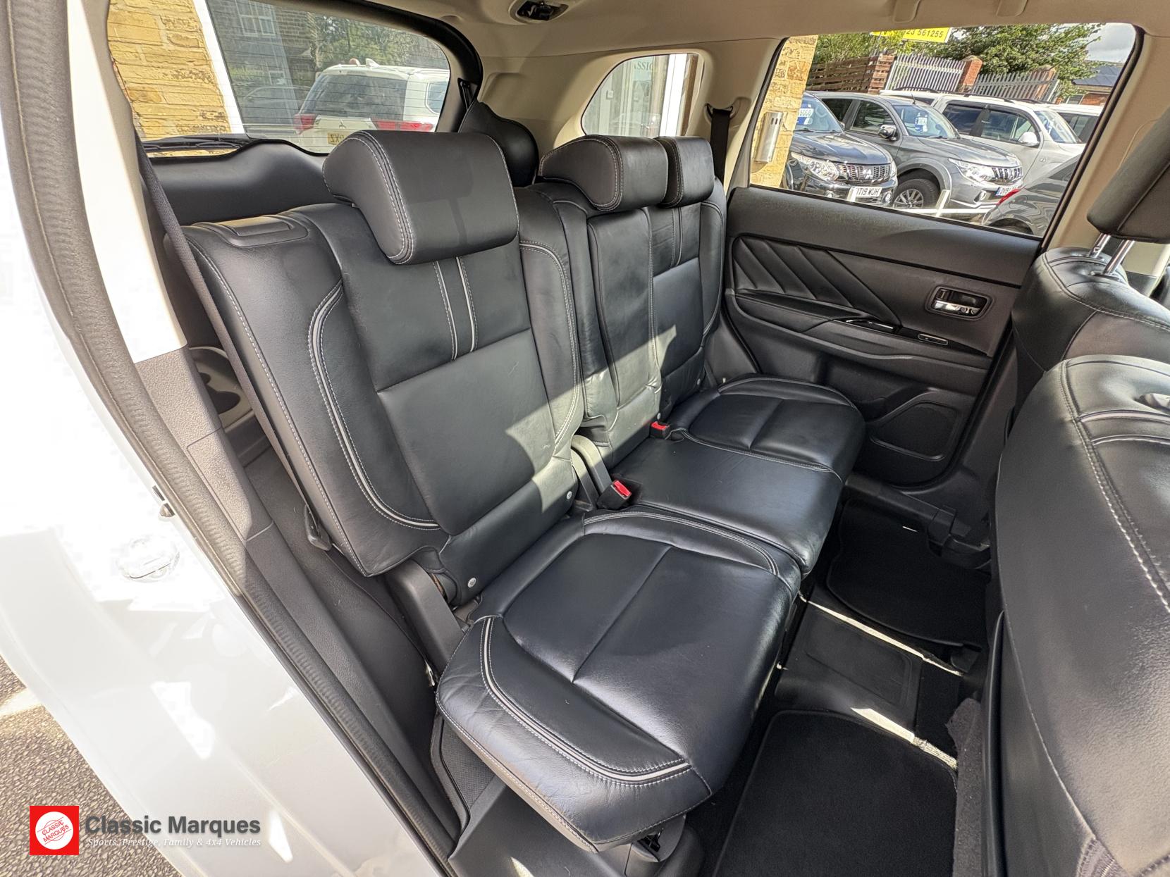 Mitsubishi Outlander 2.0h 12kWh GX4hs SUV 5dr Petrol Plug-in Hybrid CVT 4WD Euro 6 (s/s) (200 ps)