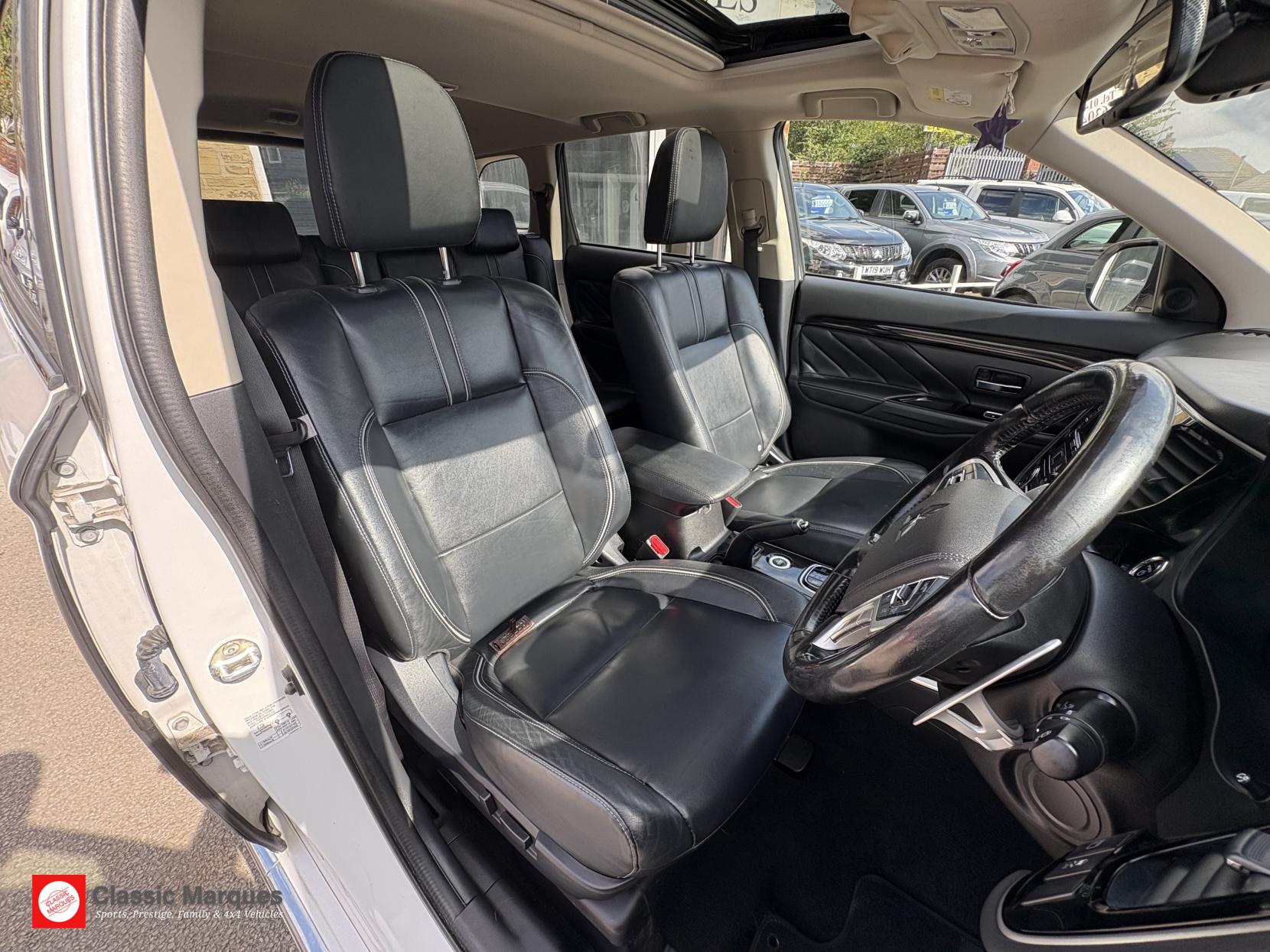 Mitsubishi Outlander 2.0h 12kWh GX4hs SUV 5dr Petrol Plug-in Hybrid CVT 4WD Euro 6 (s/s) (200 ps)