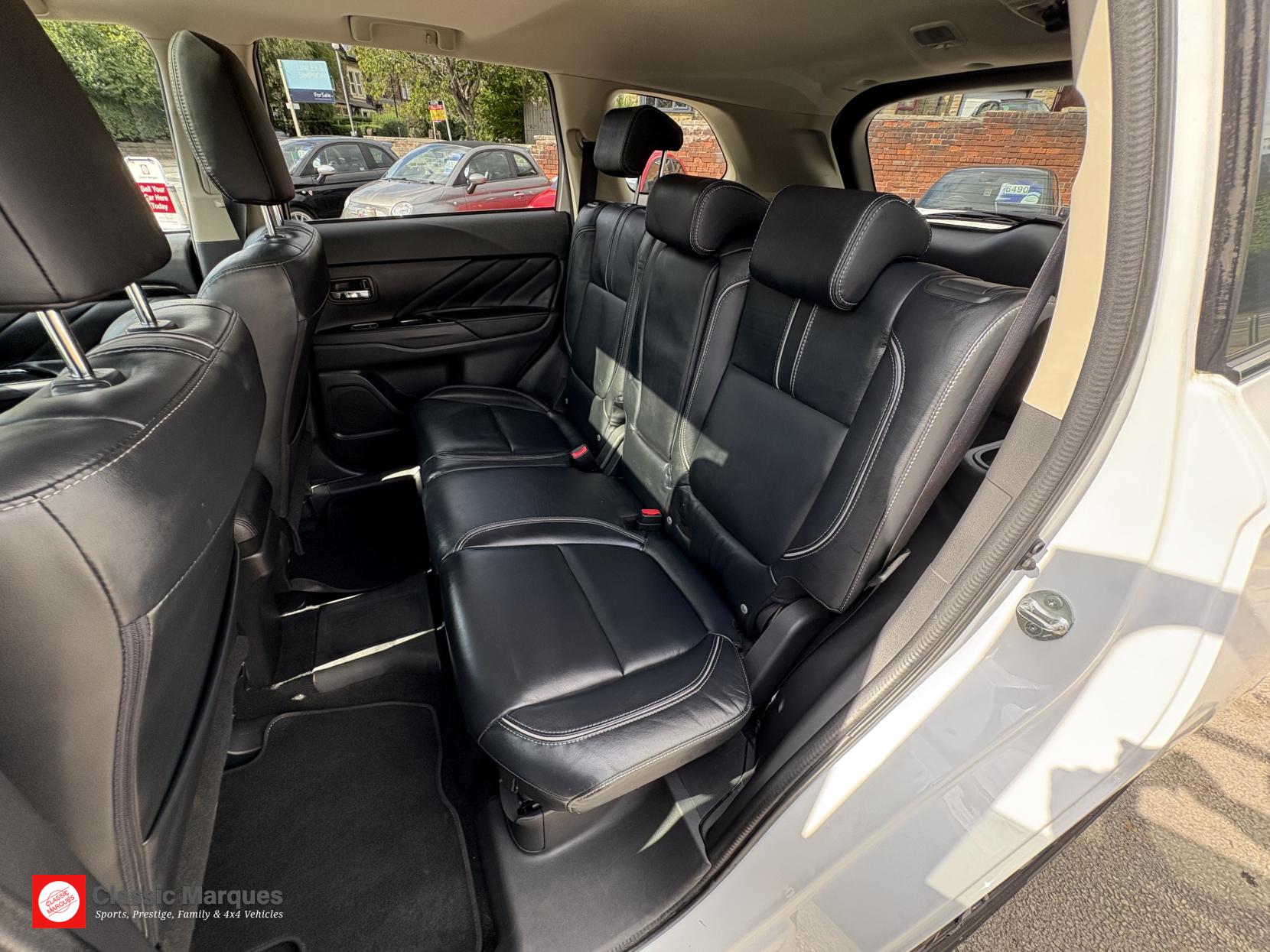 Mitsubishi Outlander 2.0h 12kWh GX4hs SUV 5dr Petrol Plug-in Hybrid CVT 4WD Euro 6 (s/s) (200 ps)