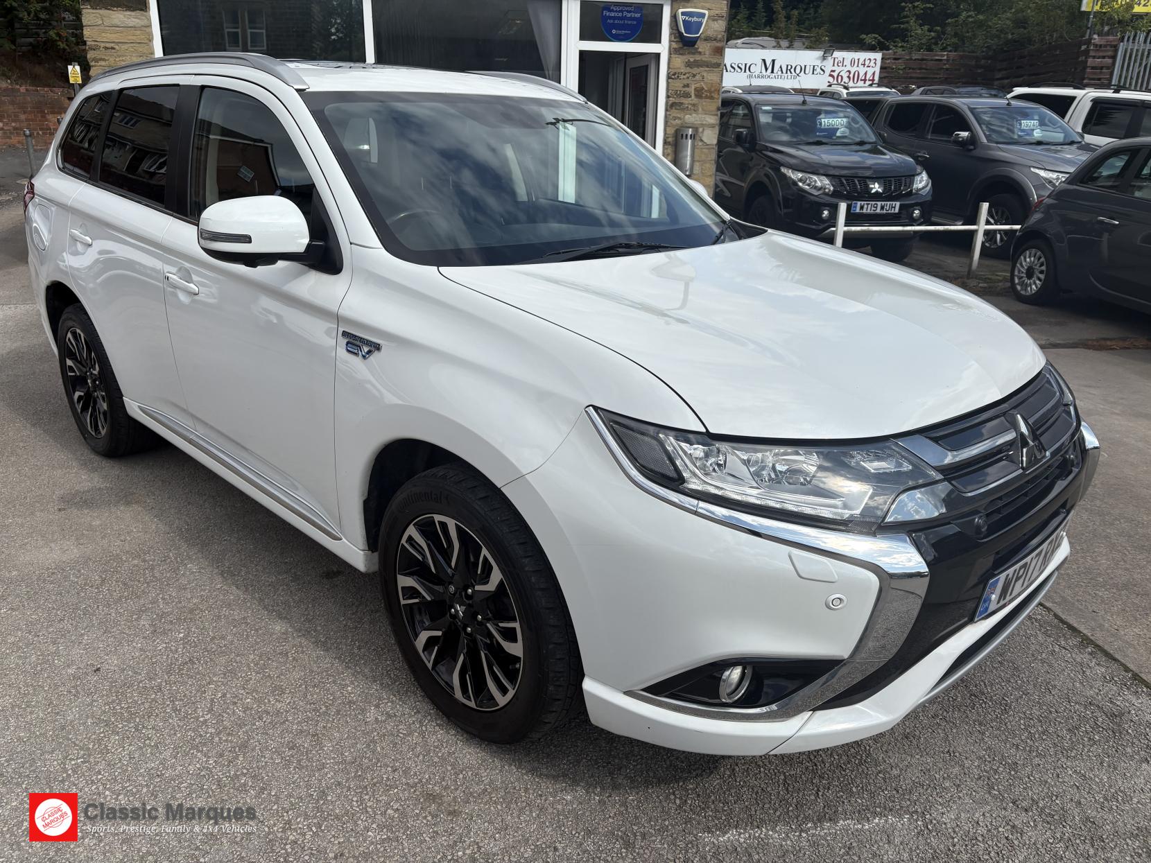 Mitsubishi Outlander 2.0h 12kWh GX4hs SUV 5dr Petrol Plug-in Hybrid CVT 4WD Euro 6 (s/s) (200 ps)