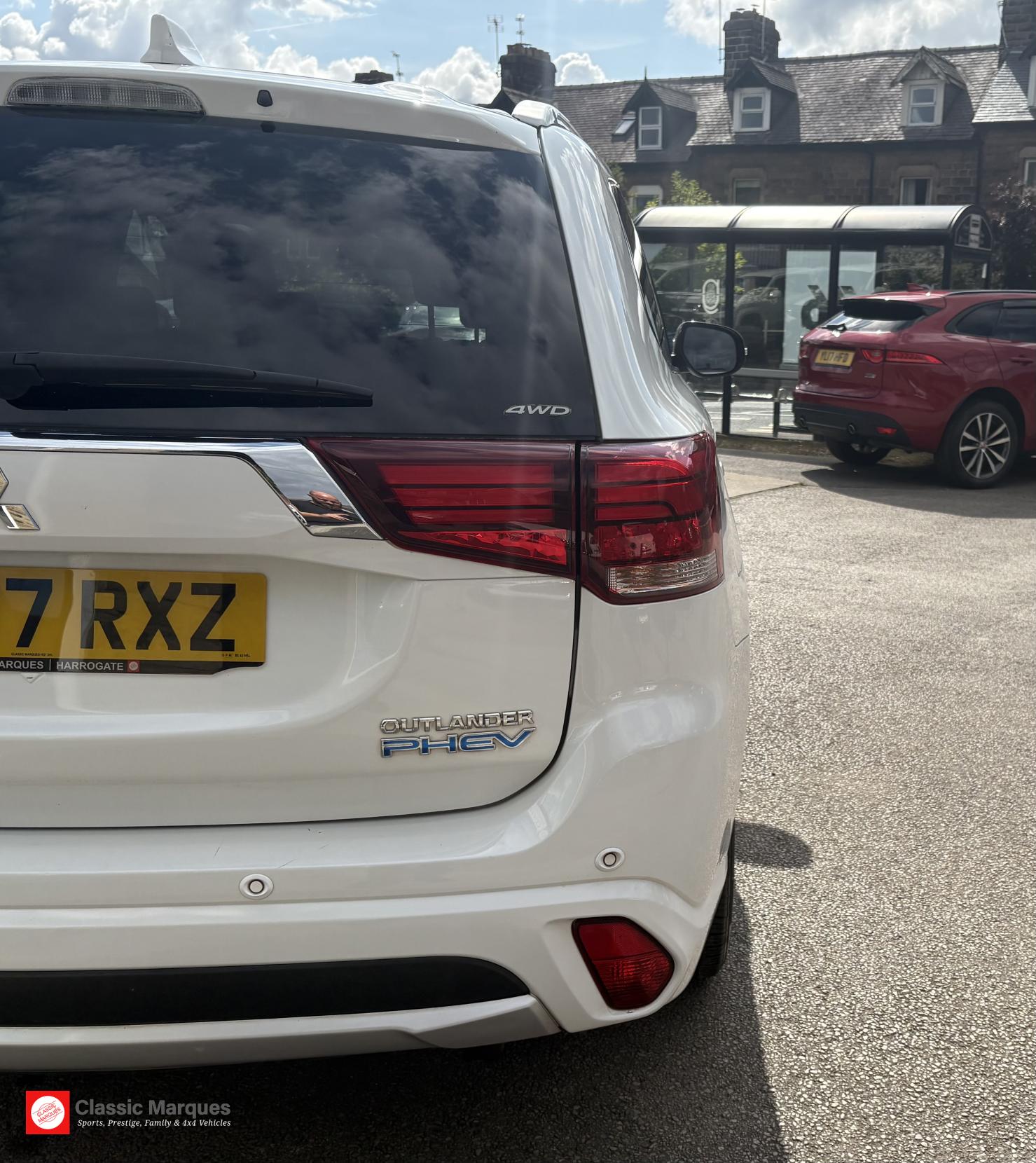 Mitsubishi Outlander 2.0h 12kWh GX4hs SUV 5dr Petrol Plug-in Hybrid CVT 4WD Euro 6 (s/s) (200 ps)