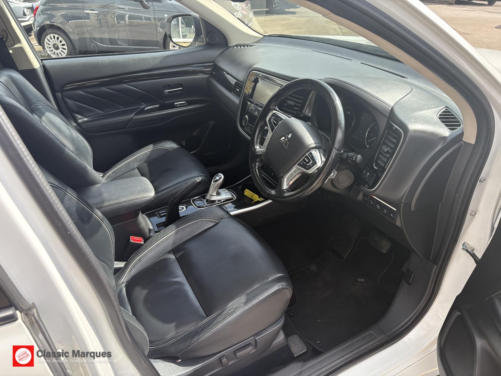 Mitsubishi Outlander 2.0h 12kWh GX4hs SUV 5dr Petrol Plug-in Hybrid CVT 4WD Euro 6 (s/s) (200 ps)