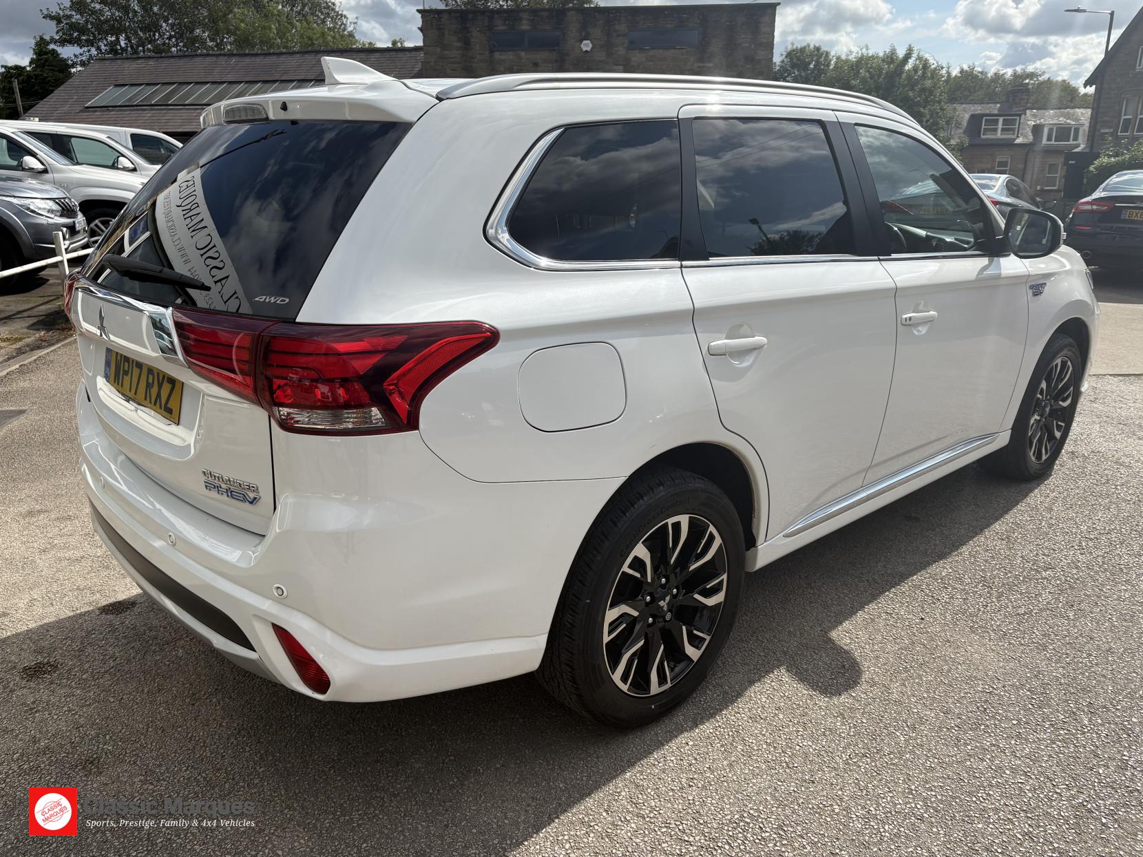 Mitsubishi Outlander 2.0h 12kWh GX4hs SUV 5dr Petrol Plug-in Hybrid CVT 4WD Euro 6 (s/s) (200 ps)