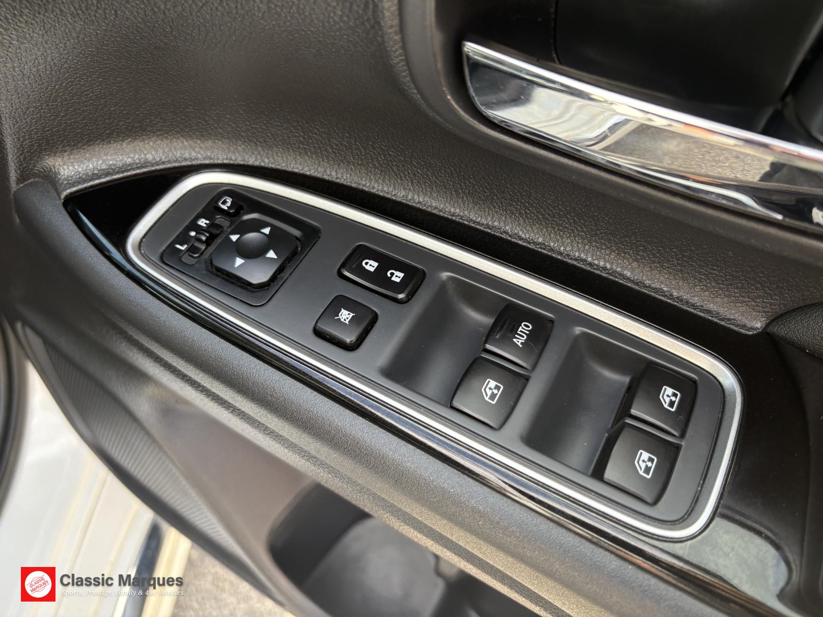 Mitsubishi Outlander 2.0h 12kWh GX4hs SUV 5dr Petrol Plug-in Hybrid CVT 4WD Euro 6 (s/s) (200 ps)