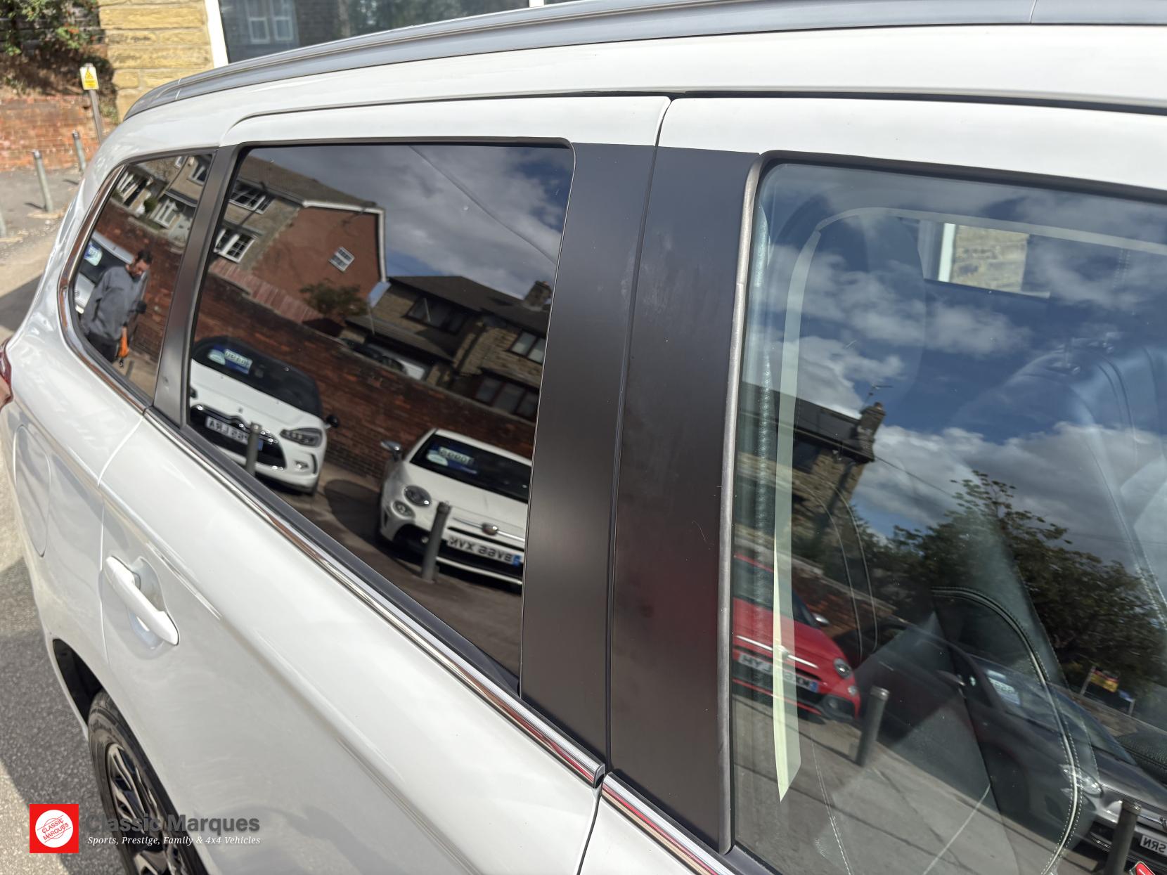 Mitsubishi Outlander 2.0h 12kWh GX4hs SUV 5dr Petrol Plug-in Hybrid CVT 4WD Euro 6 (s/s) (200 ps)