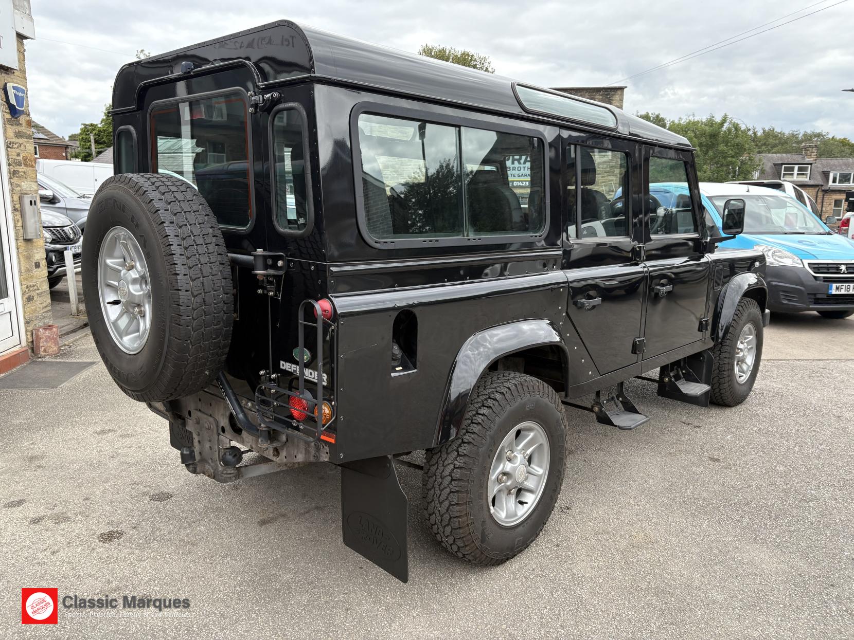Land Rover Defender 110 2.4 TDCi XS SUV 5dr Diesel Manual 4WD MWB Euro 4 (122 bhp)