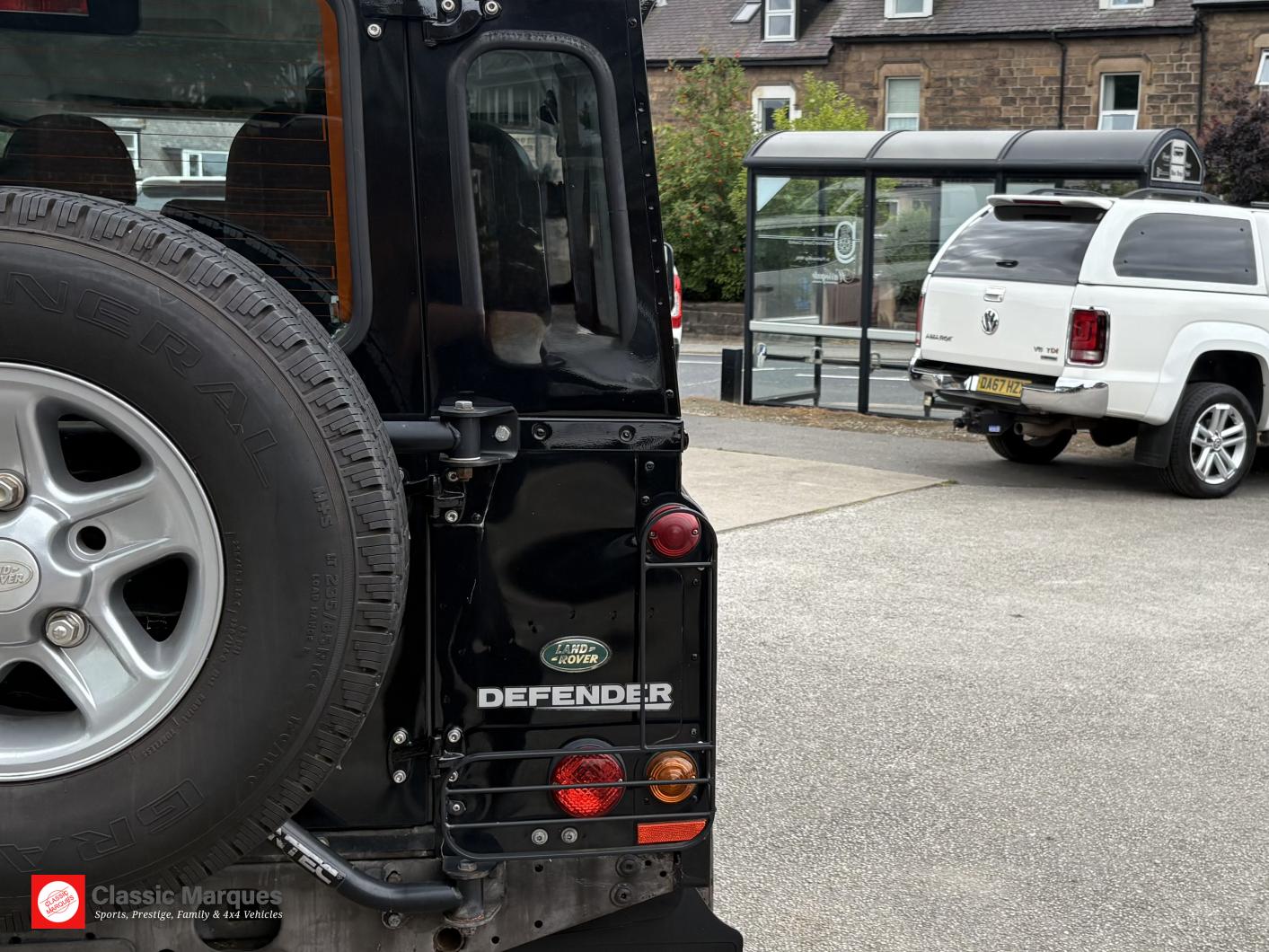 Land Rover Defender 110 2.4 TDCi XS SUV 5dr Diesel Manual 4WD MWB Euro 4 (122 bhp)