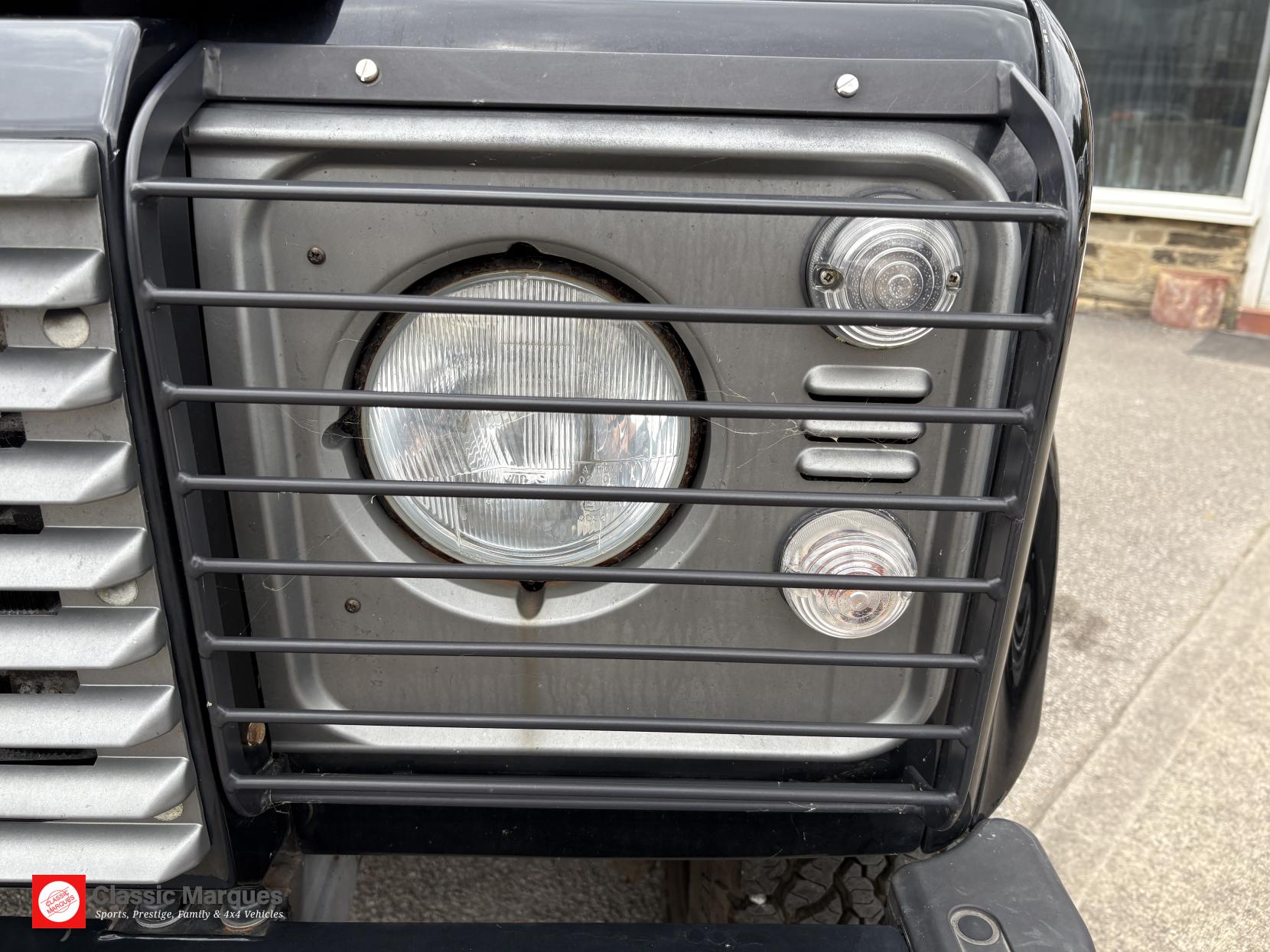 Land Rover Defender 110 2.4 TDCi XS SUV 5dr Diesel Manual 4WD MWB Euro 4 (122 bhp)