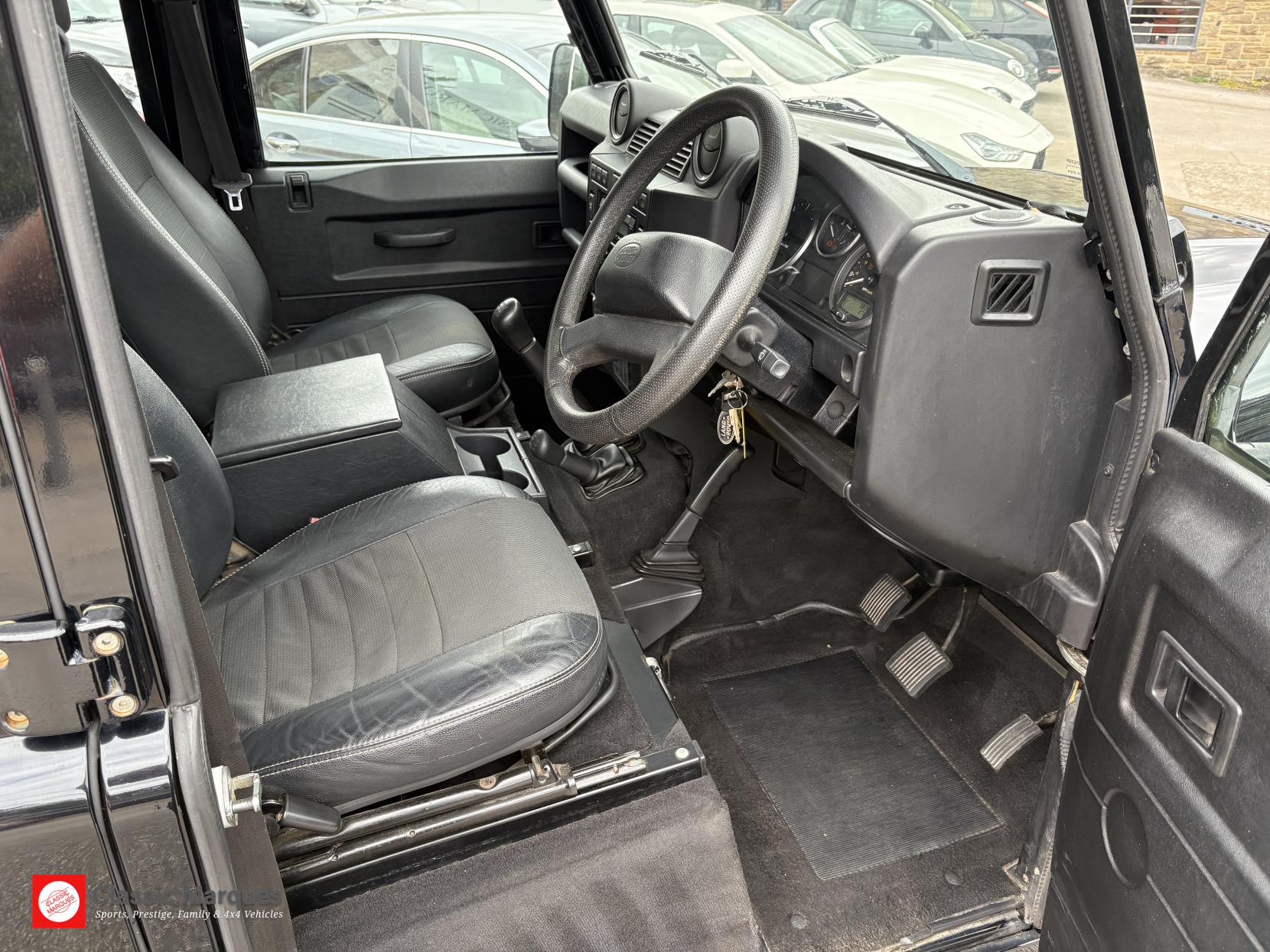 Land Rover Defender 110 2.4 TDCi XS SUV 5dr Diesel Manual 4WD MWB Euro 4 (122 bhp)