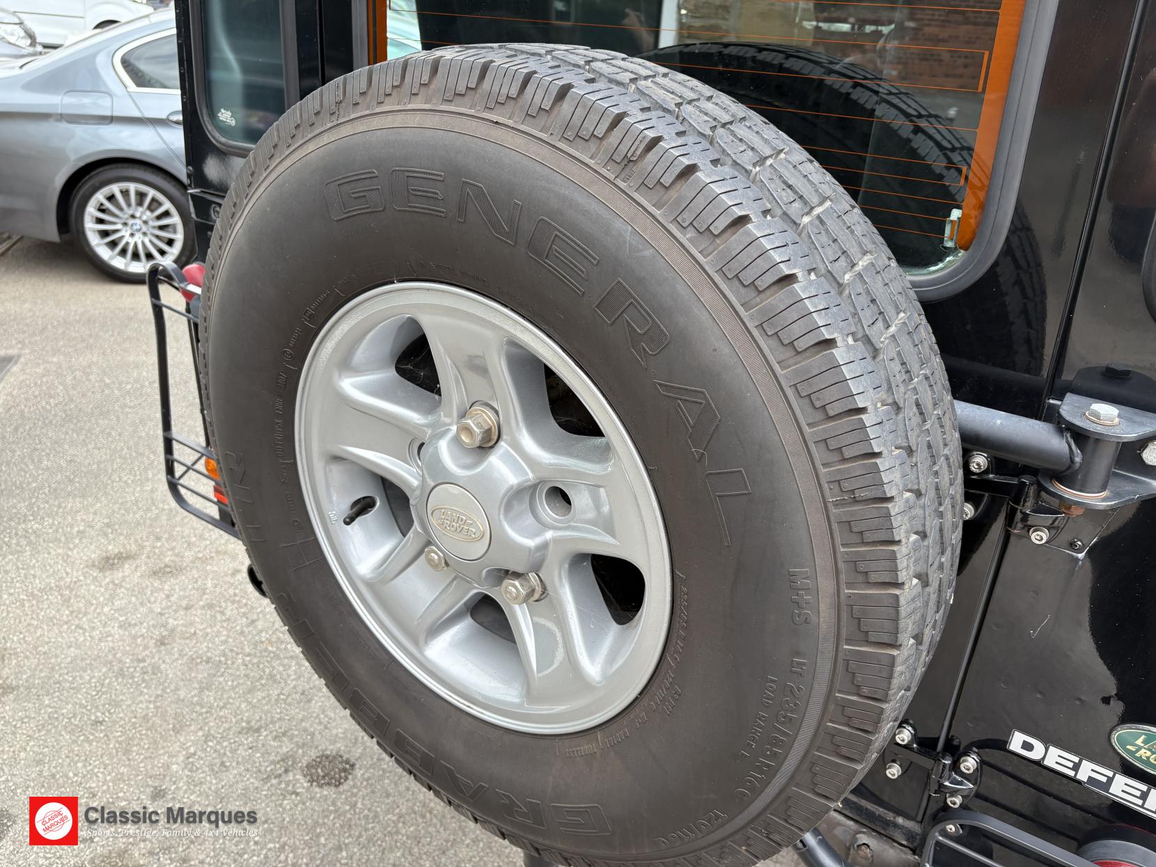 Land Rover Defender 110 2.4 TDCi XS SUV 5dr Diesel Manual 4WD MWB Euro 4 (122 bhp)