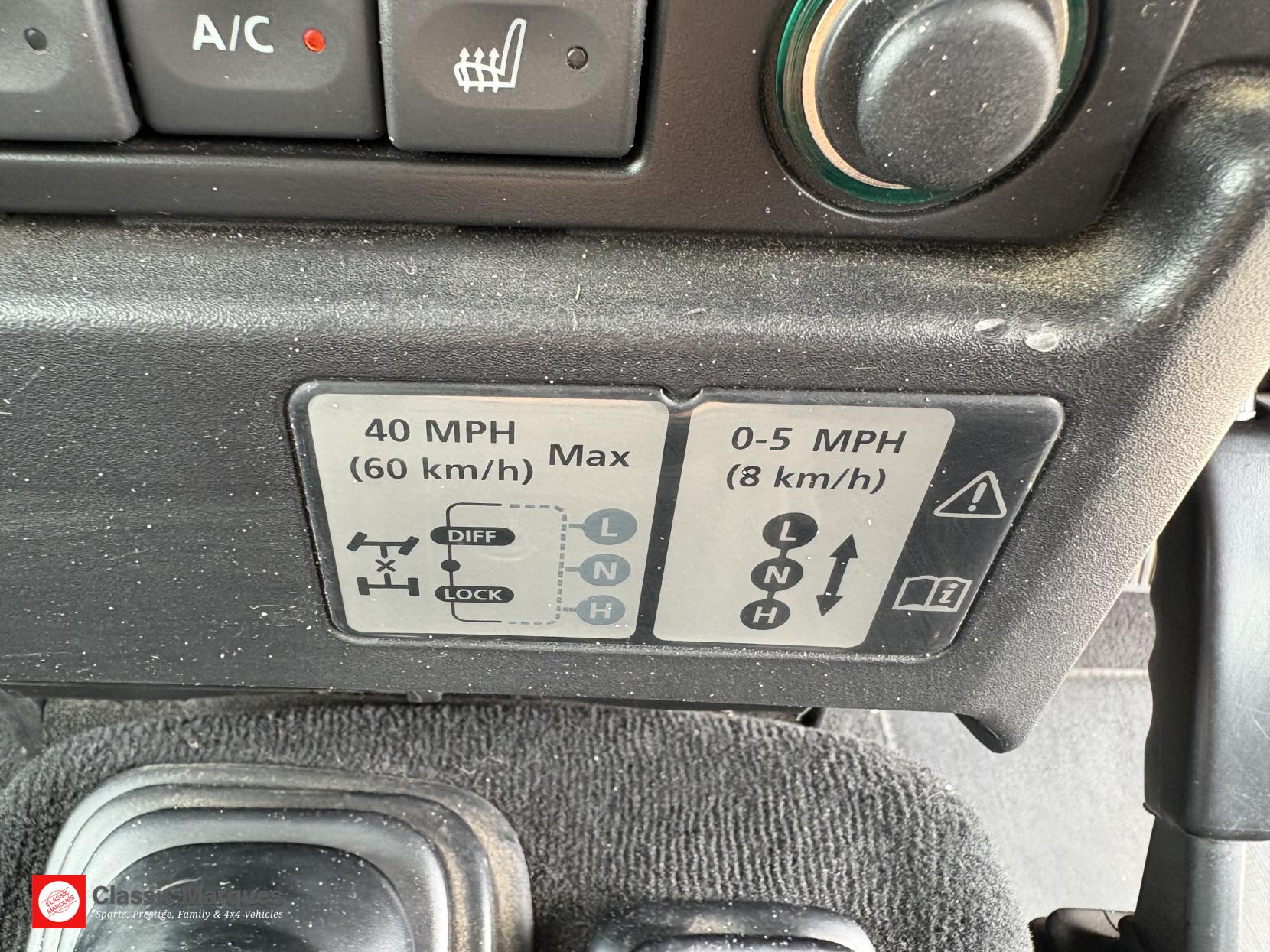 Land Rover Defender 110 2.4 TDCi XS SUV 5dr Diesel Manual 4WD MWB Euro 4 (122 bhp)