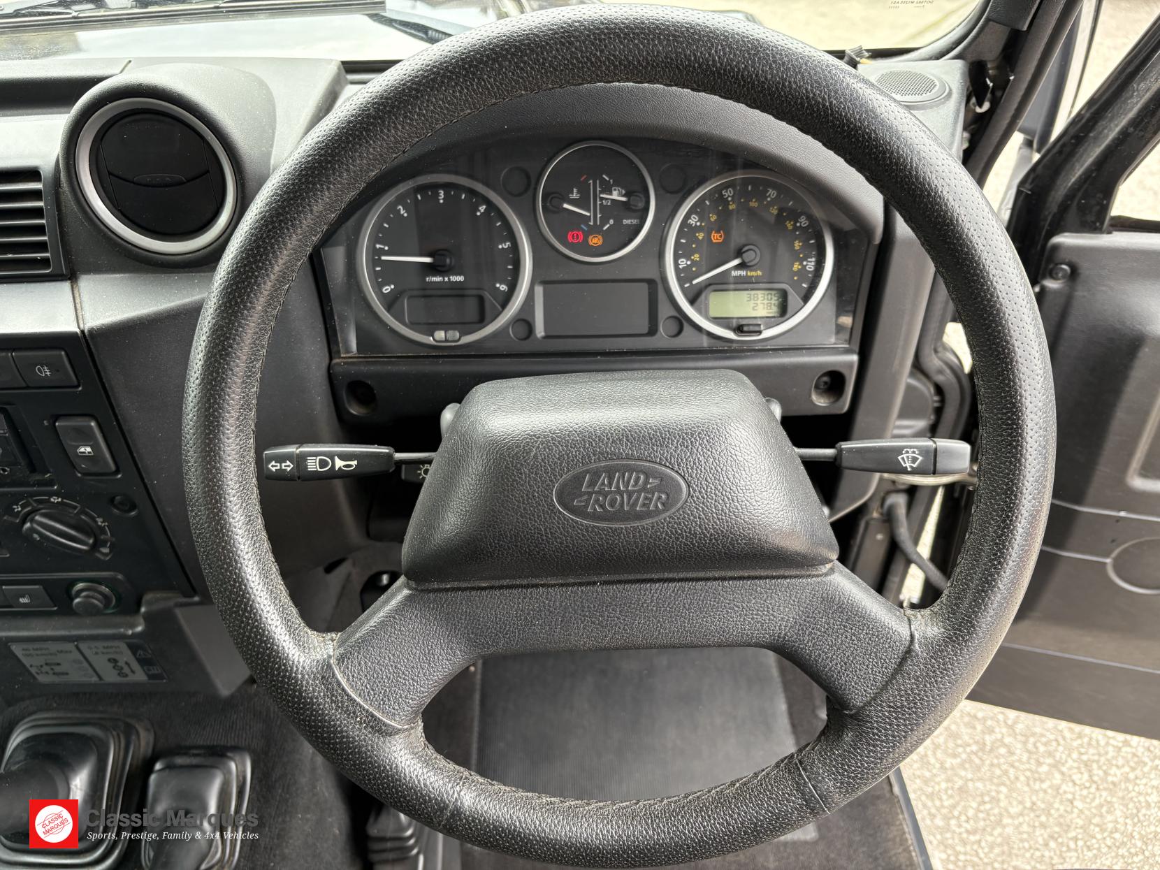 Land Rover Defender 110 2.4 TDCi XS SUV 5dr Diesel Manual 4WD MWB Euro 4 (122 bhp)