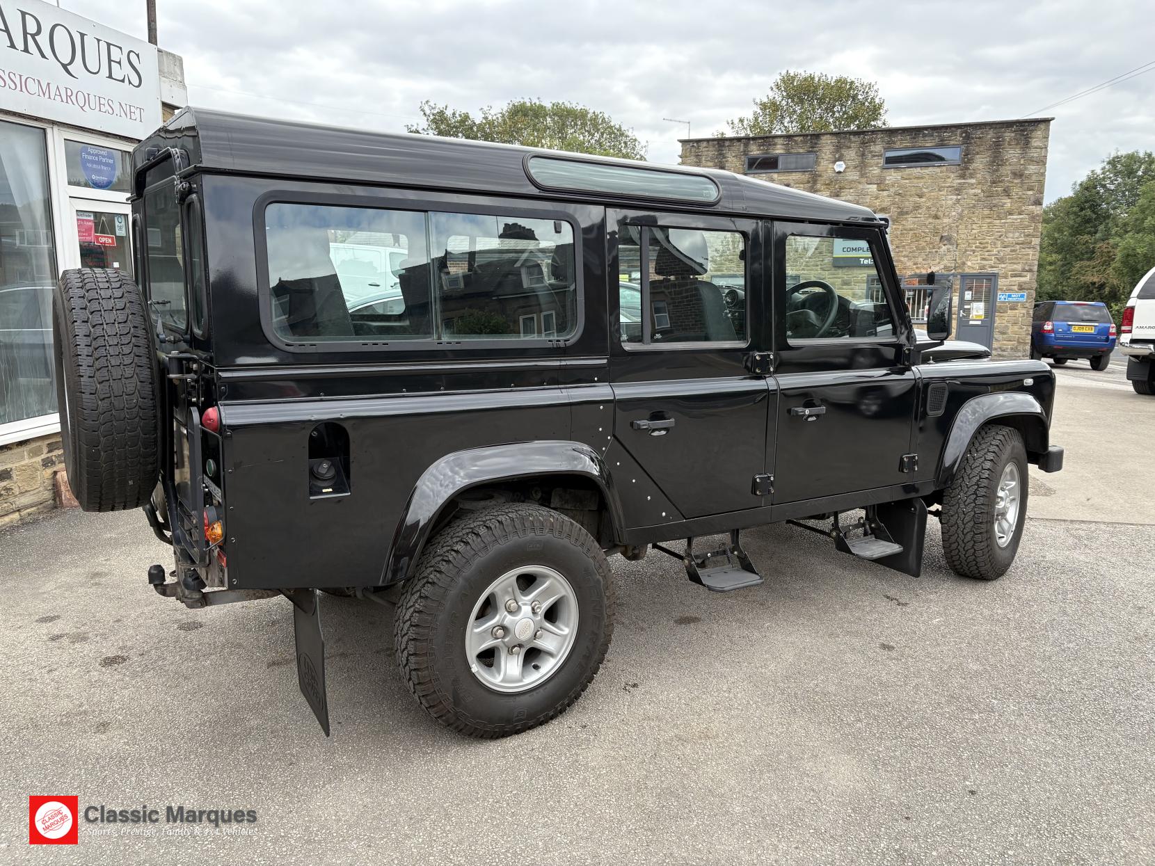 Land Rover Defender 110 2.4 TDCi XS SUV 5dr Diesel Manual 4WD MWB Euro 4 (122 bhp)