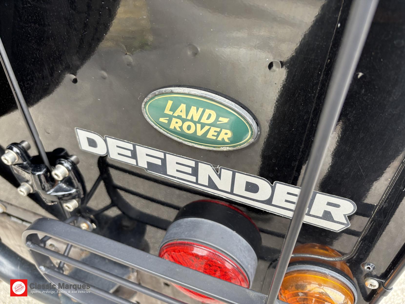Land Rover Defender 110 2.4 TDCi XS SUV 5dr Diesel Manual 4WD MWB Euro 4 (122 bhp)
