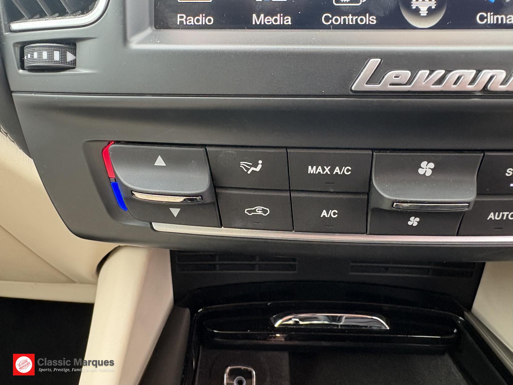 Maserati Levante 3.0D V6 SUV 5dr Diesel ZF 4WD Euro 6 (s/s) (275 ps)