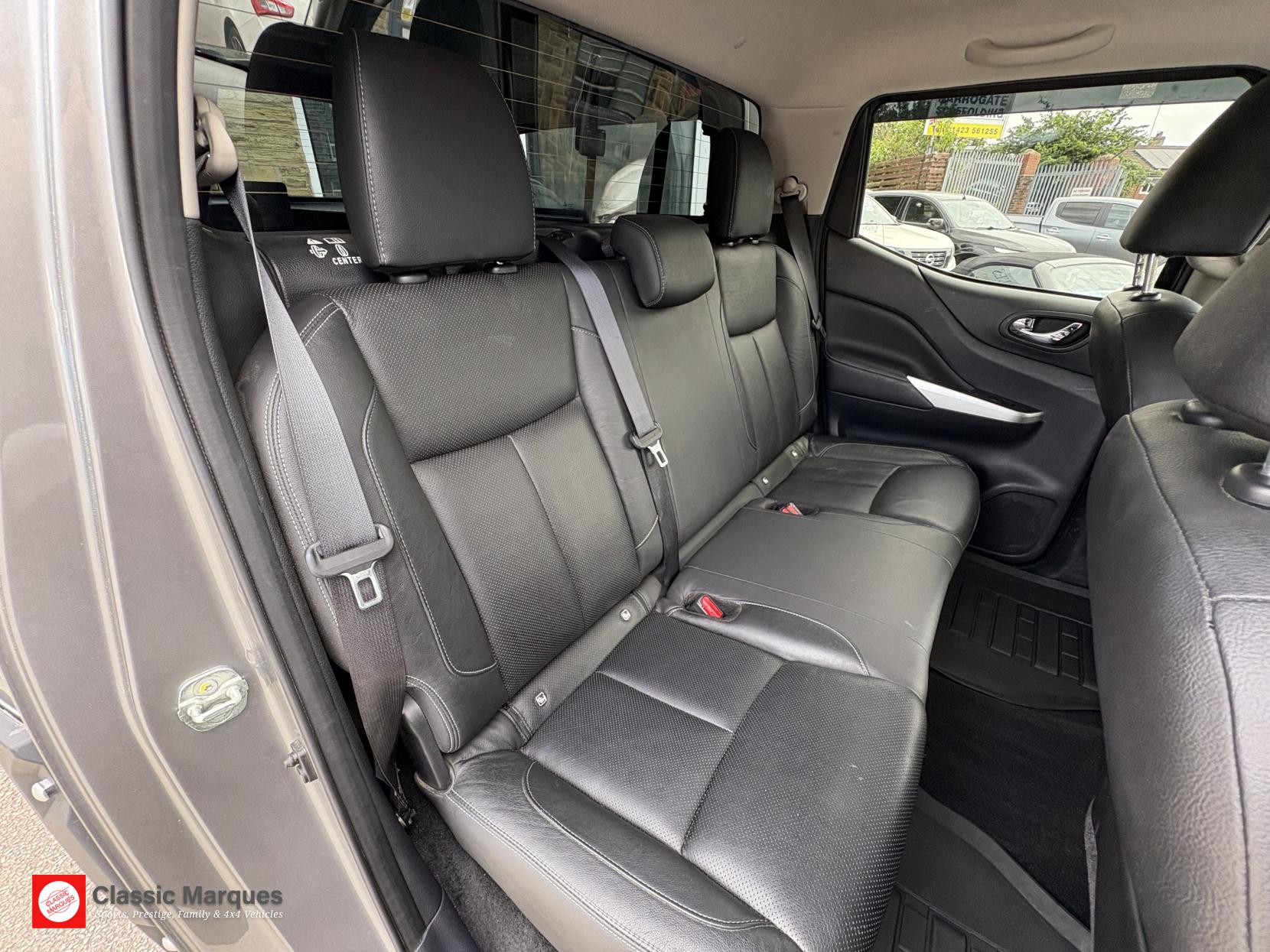 Nissan Navara 2.3 dCi Tekna Pickup Double Cab 4dr Diesel Auto 4WD Euro 6 (190 ps)