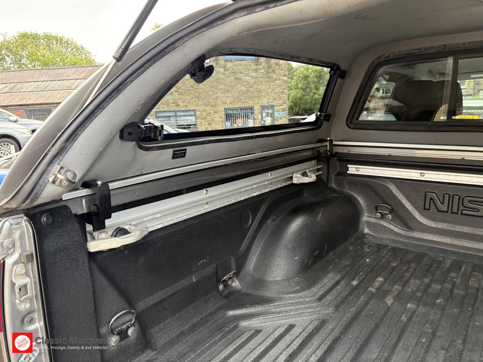 Nissan Navara 2.3 dCi Tekna Pickup Double Cab 4dr Diesel Auto 4WD Euro 6 (190 ps)