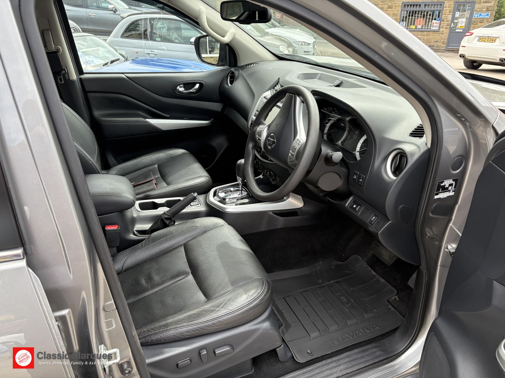 Nissan Navara 2.3 dCi Tekna Pickup Double Cab 4dr Diesel Auto 4WD Euro 6 (190 ps)