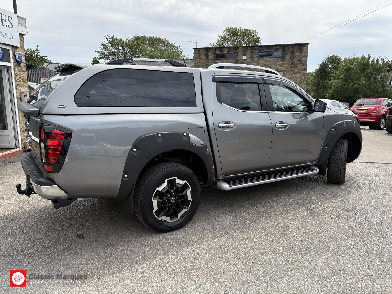 Nissan Navara 2.3 dCi Tekna Pickup Double Cab 4dr Diesel Auto 4WD Euro 6 (190 ps)