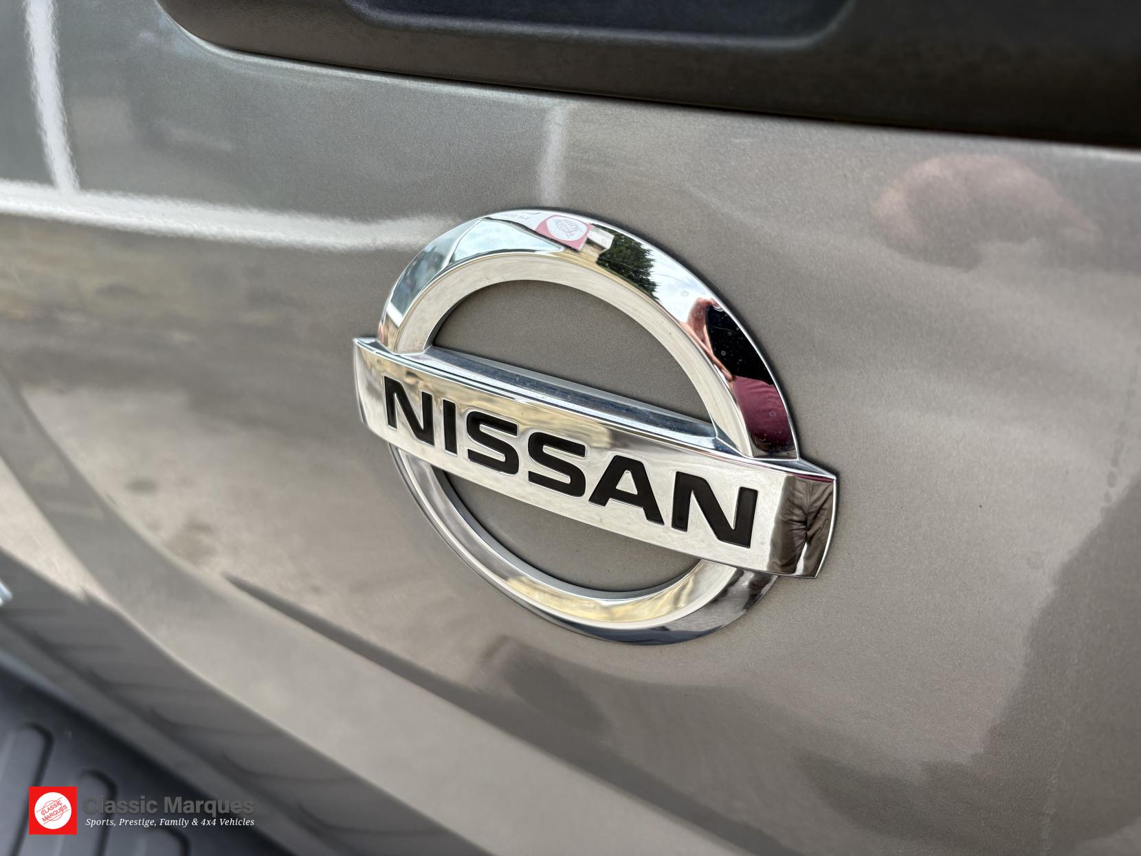 Nissan Navara 2.3 dCi Tekna Pickup Double Cab 4dr Diesel Auto 4WD Euro 6 (190 ps)