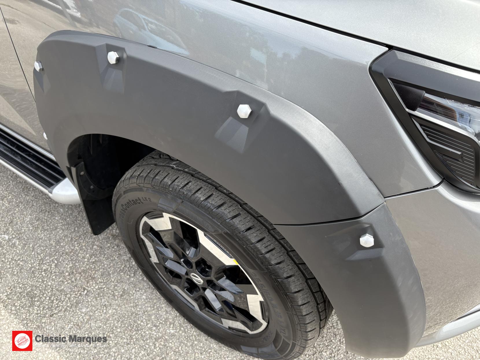 Nissan Navara 2.3 dCi Tekna Pickup Double Cab 4dr Diesel Auto 4WD Euro 6 (190 ps)