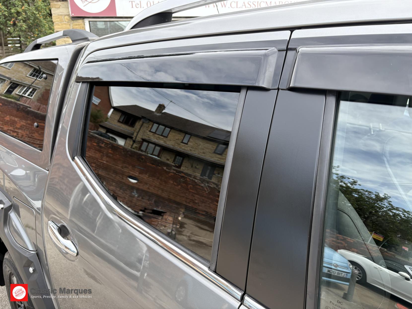 Nissan Navara 2.3 dCi Tekna Pickup Double Cab 4dr Diesel Auto 4WD Euro 6 (190 ps)