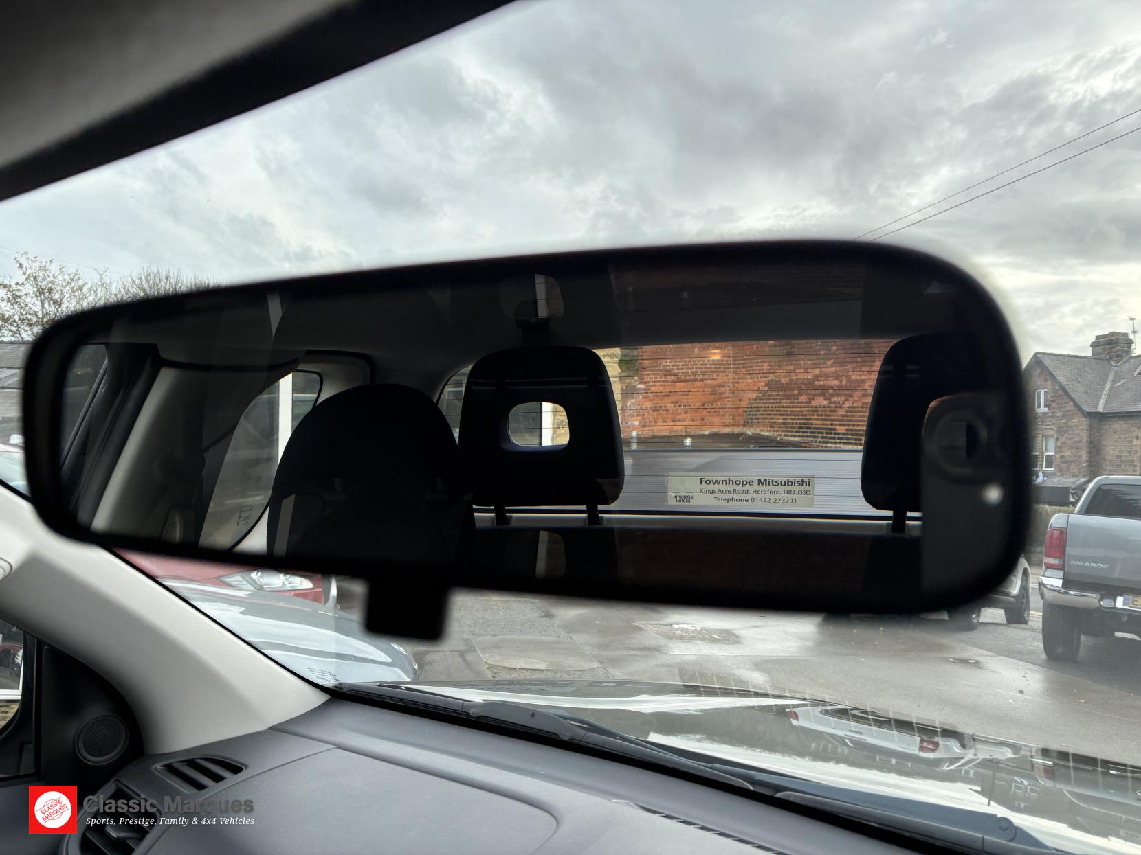 Mitsubishi L200 2.4 DI-D CC 4Life Pickup Double Cab 4dr Diesel Manual 4WD Euro 6 (s/s) (151 ps)