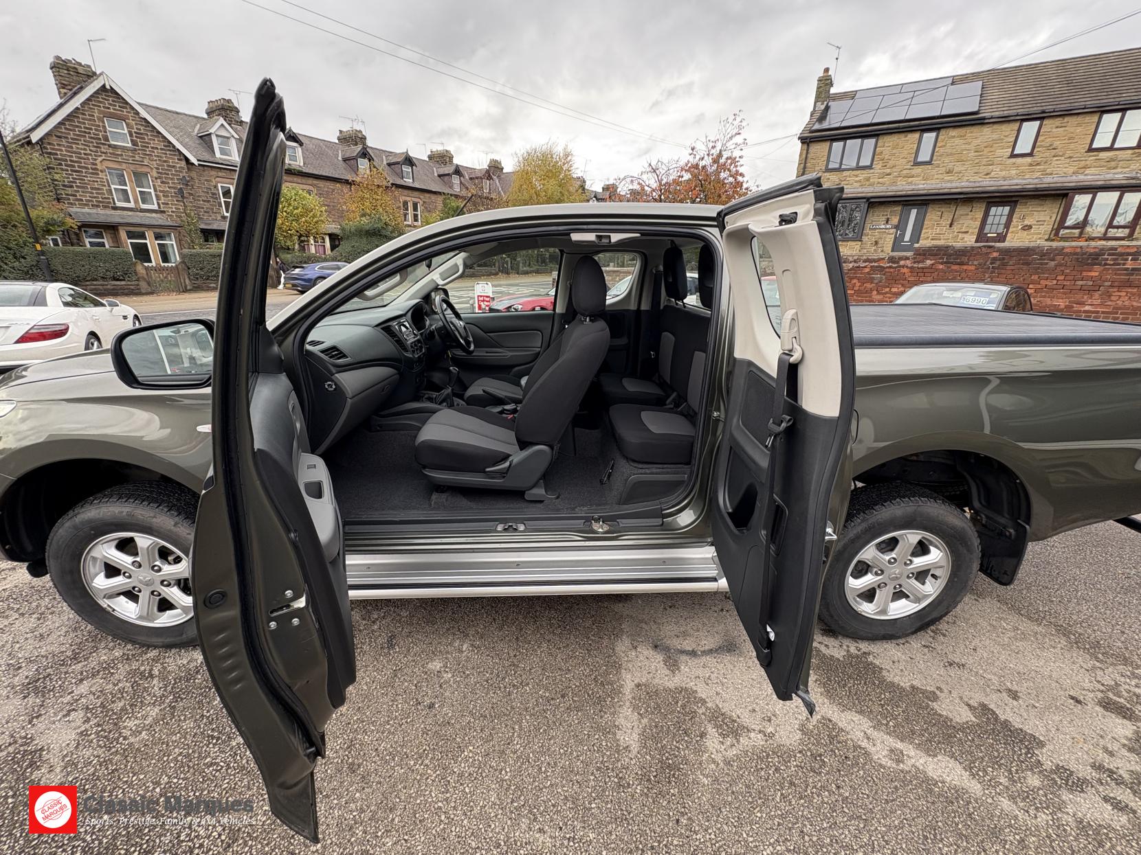 Mitsubishi L200 2.4 DI-D CC 4Life Pickup Double Cab 4dr Diesel Manual 4WD Euro 6 (s/s) (151 ps)