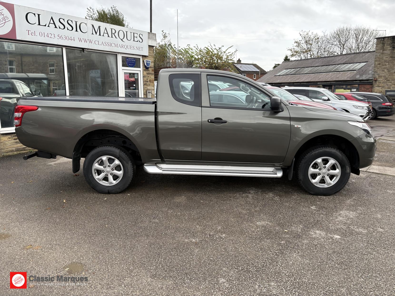 Mitsubishi L200 2.4 DI-D CC 4Life Pickup Double Cab 4dr Diesel Manual 4WD Euro 6 (s/s) (151 ps)