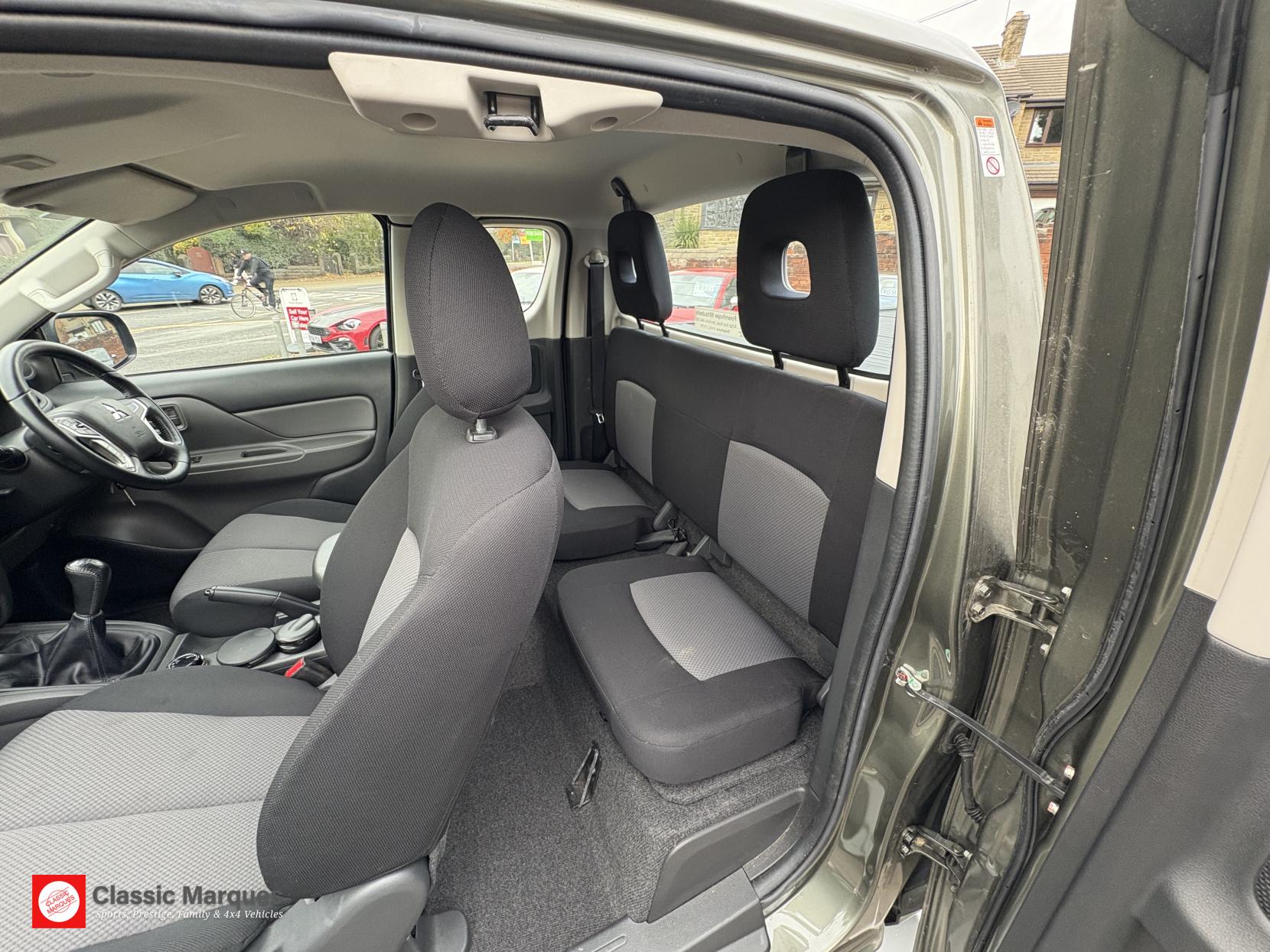 Mitsubishi L200 2.4 DI-D CC 4Life Pickup Double Cab 4dr Diesel Manual 4WD Euro 6 (s/s) (151 ps)