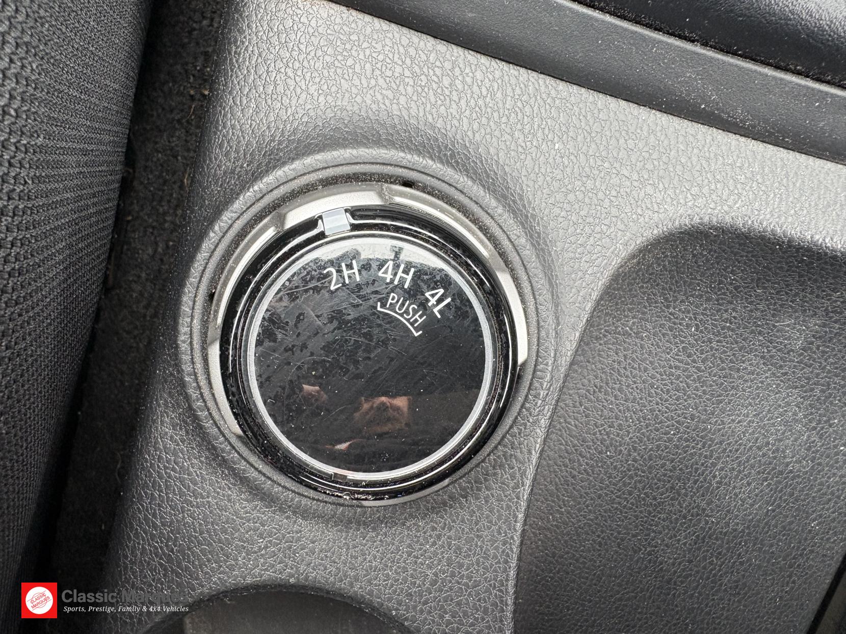 Mitsubishi L200 2.4 DI-D CC 4Life Pickup Double Cab 4dr Diesel Manual 4WD Euro 6 (s/s) (151 ps)