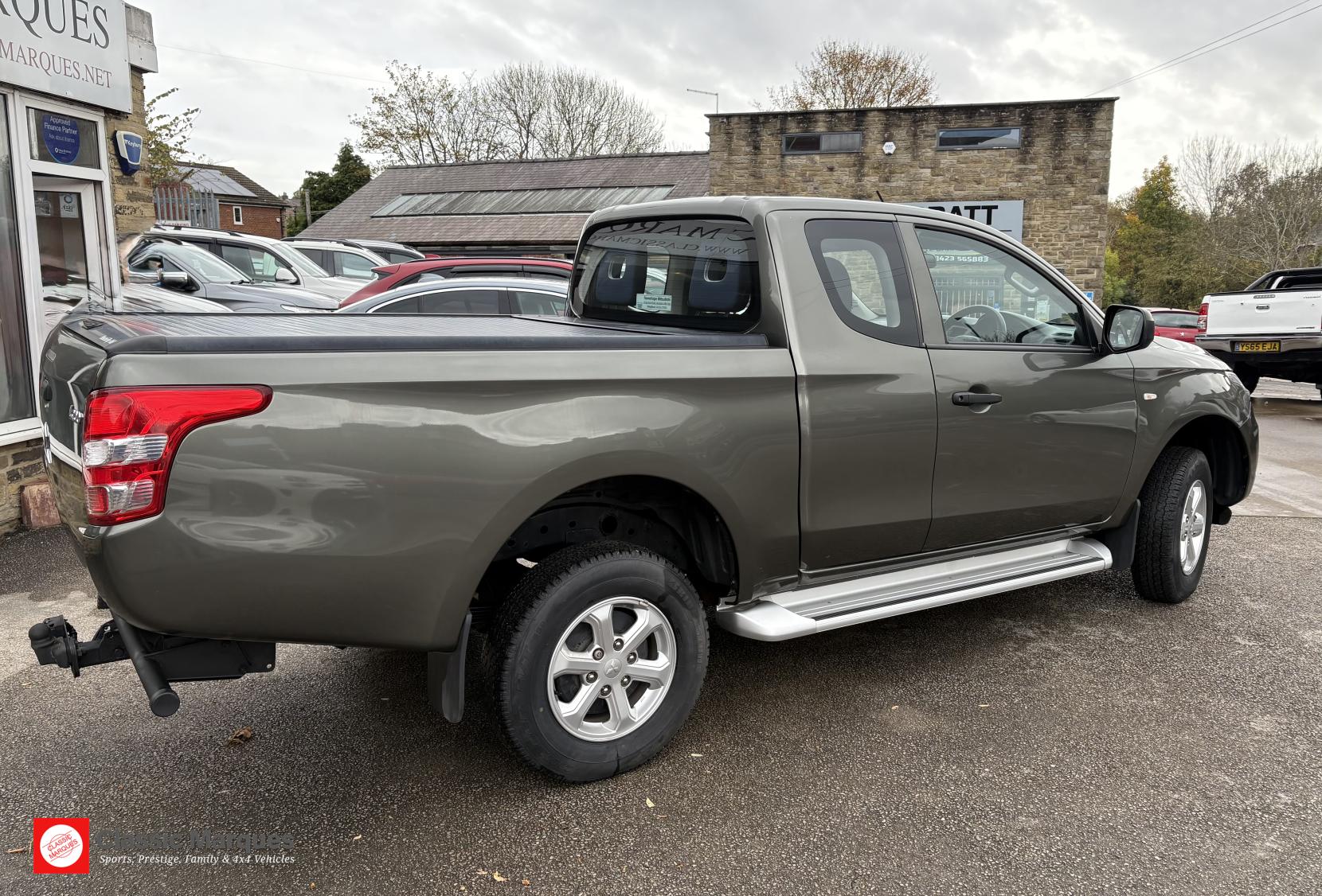 Mitsubishi L200 2.4 DI-D CC 4Life Pickup Double Cab 4dr Diesel Manual 4WD Euro 6 (s/s) (151 ps)