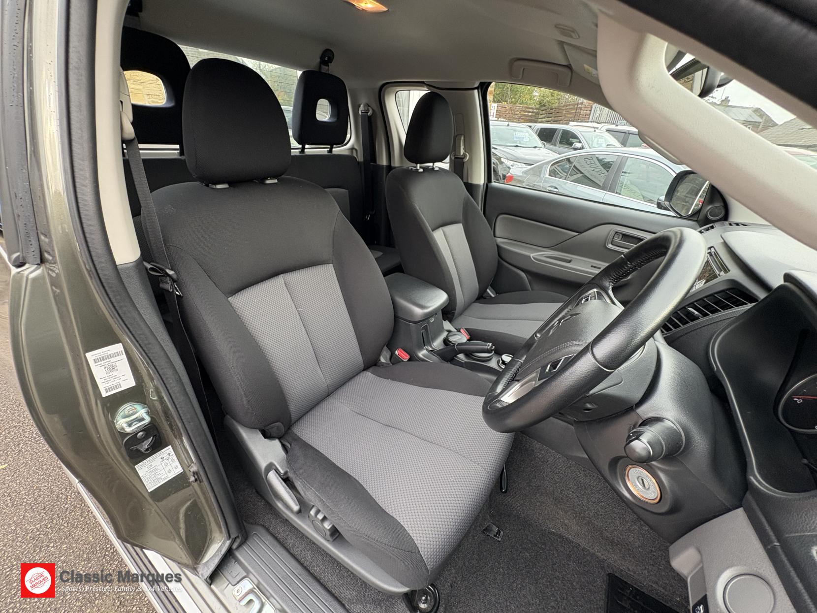 Mitsubishi L200 2.4 DI-D CC 4Life Pickup Double Cab 4dr Diesel Manual 4WD Euro 6 (s/s) (151 ps)