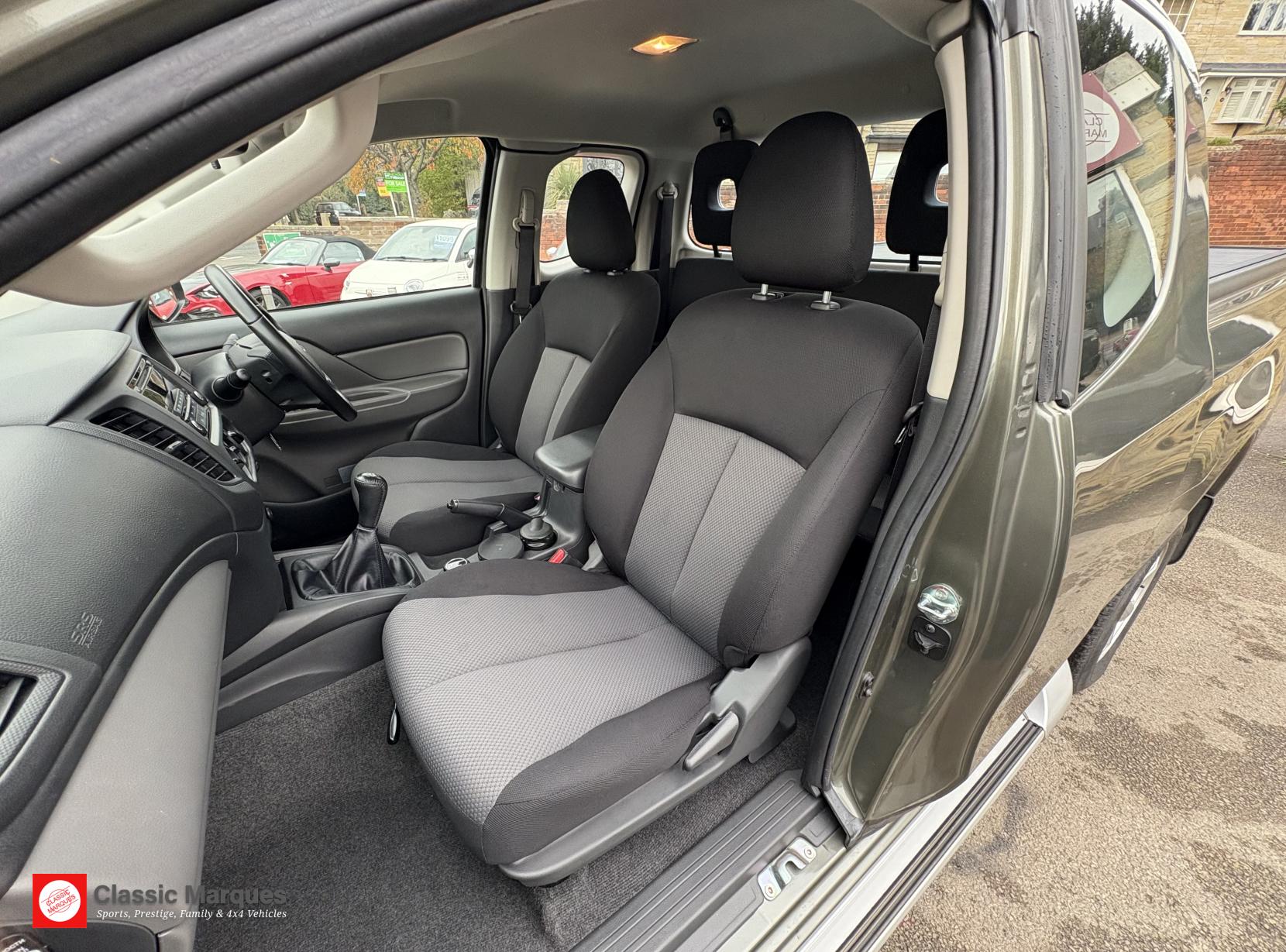 Mitsubishi L200 2.4 DI-D CC 4Life Pickup Double Cab 4dr Diesel Manual 4WD Euro 6 (s/s) (151 ps)