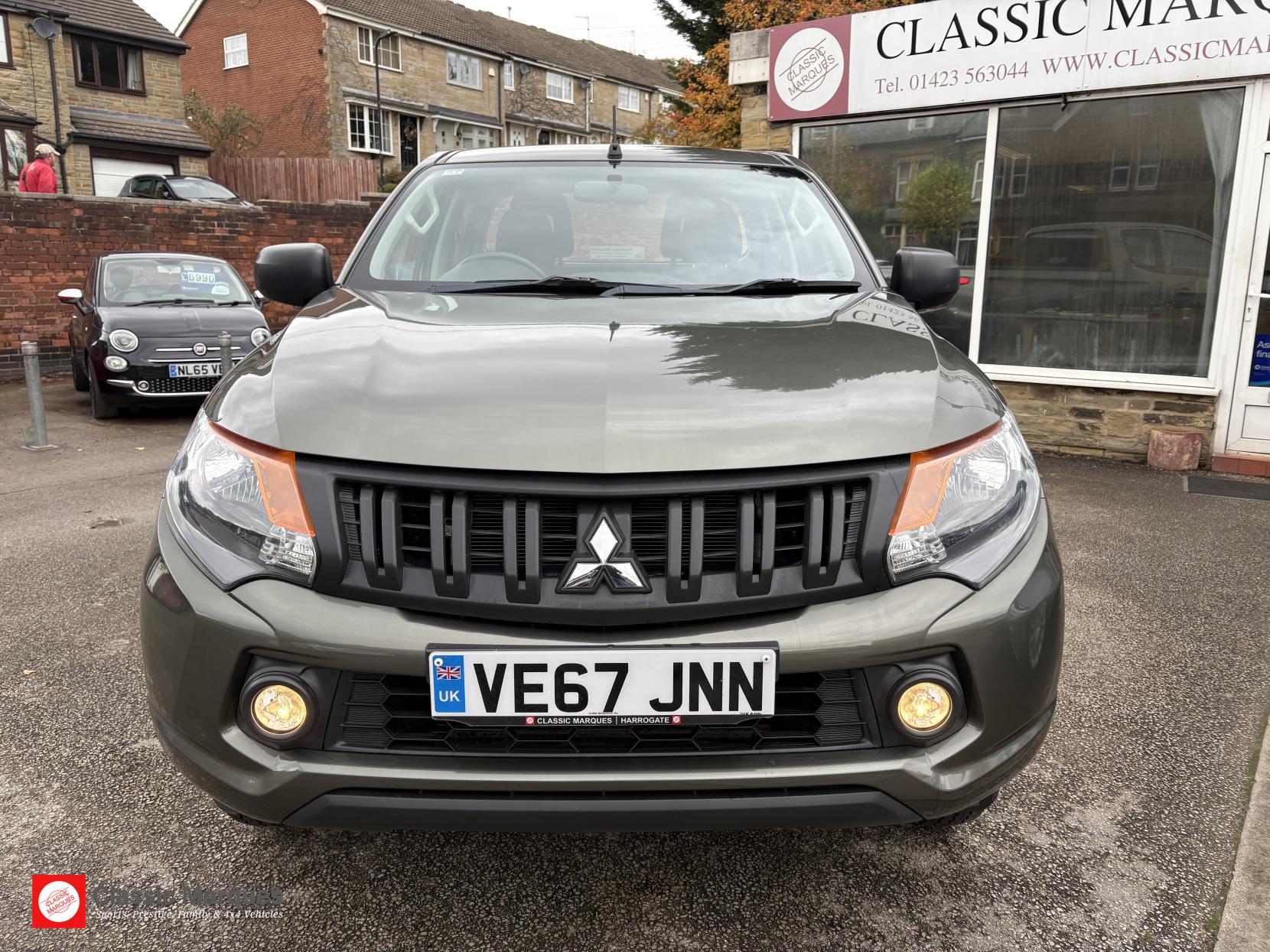 Mitsubishi L200 2.4 DI-D CC 4Life Pickup Double Cab 4dr Diesel Manual 4WD Euro 6 (s/s) (151 ps)